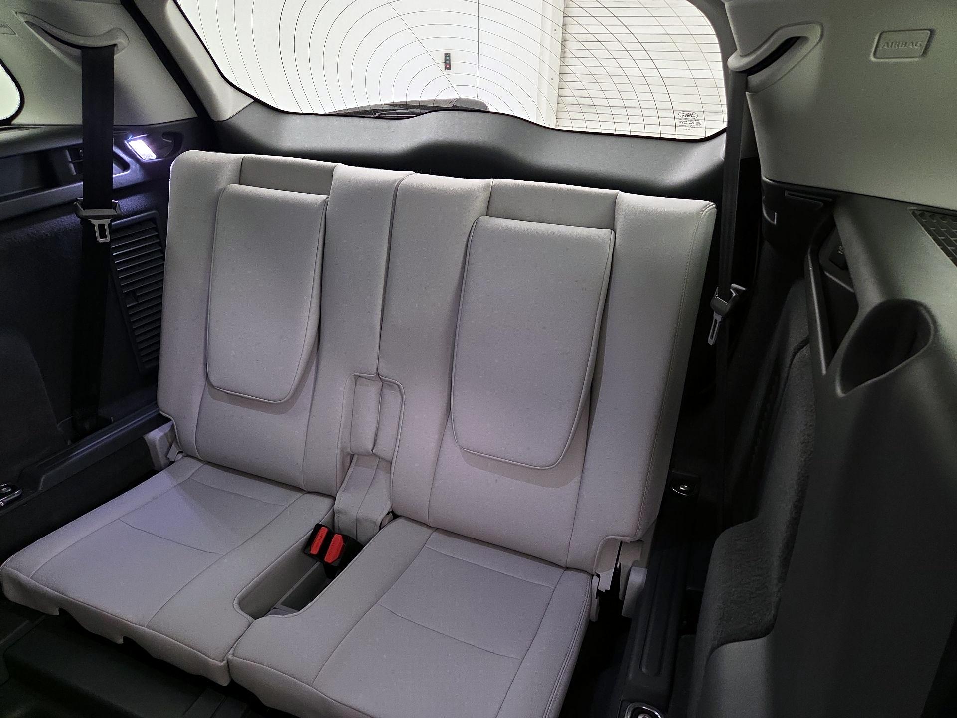 Thumbnail: 2019 Land Rover Discovery Sport - 20