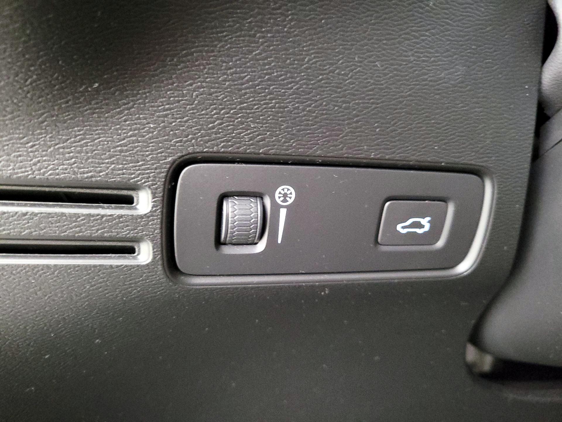 Thumbnail: 2019 Volvo XC40 - 13