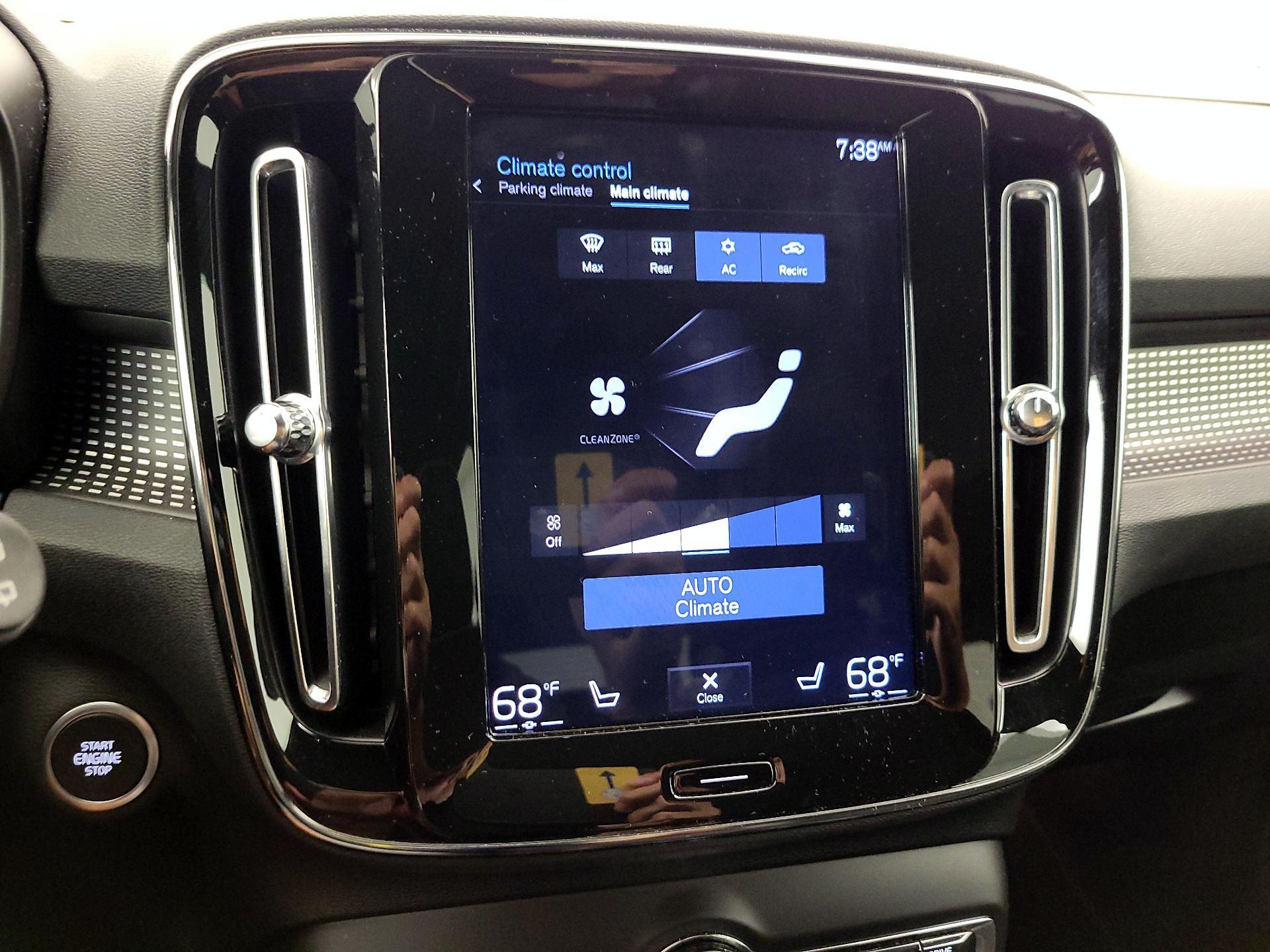 Thumbnail: 2019 Volvo XC40 - 17