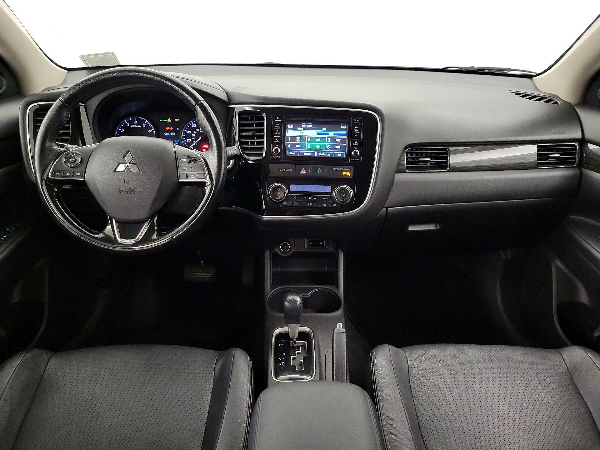 Thumbnail: 2016 Mitsubishi Outlander - 9