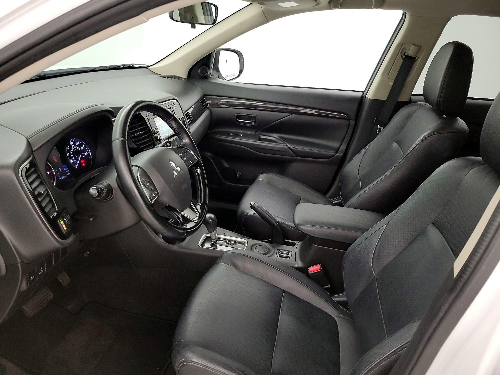 Thumbnail: 2016 Mitsubishi Outlander - 11