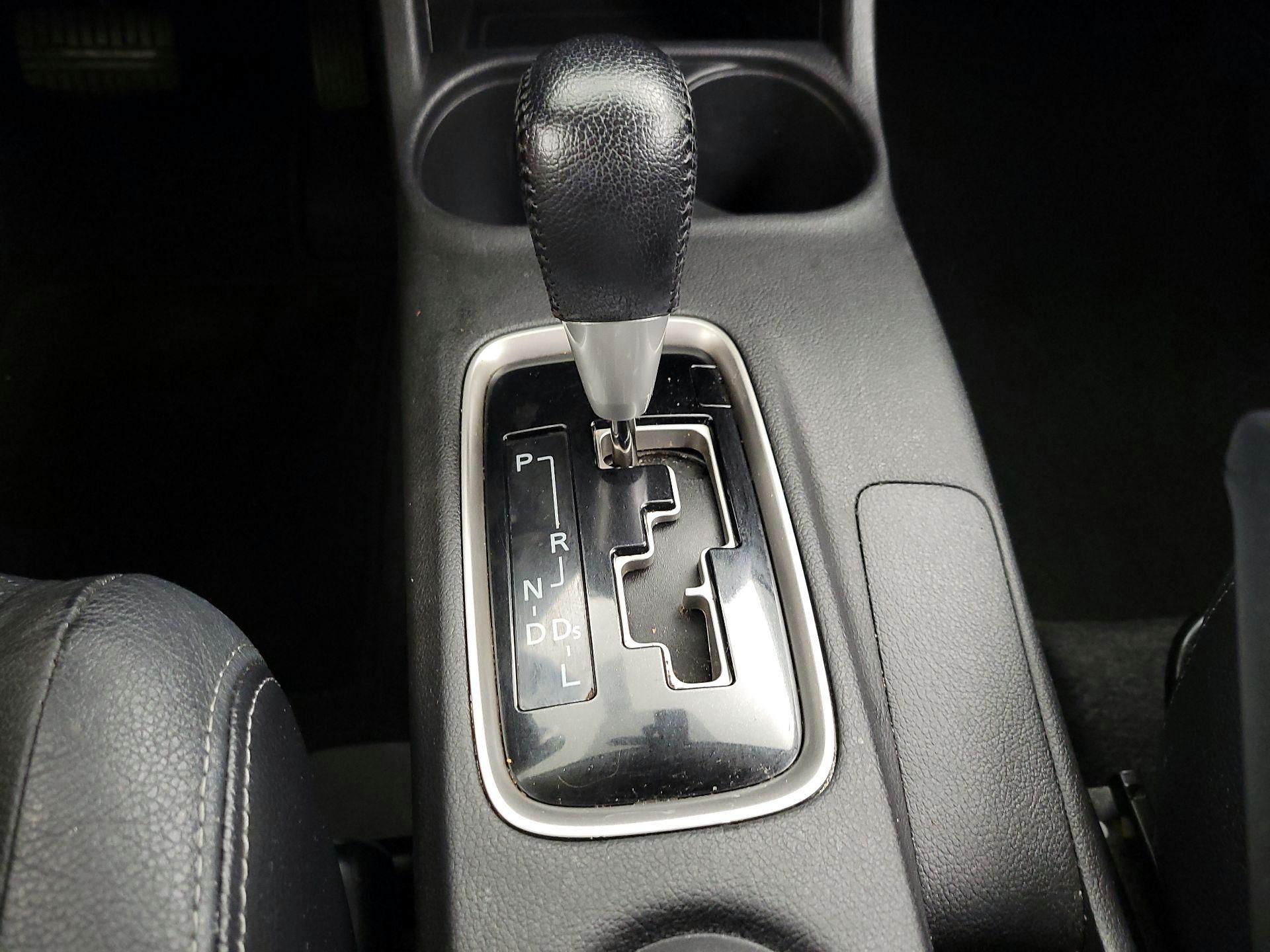 Thumbnail: 2016 Mitsubishi Outlander - 17