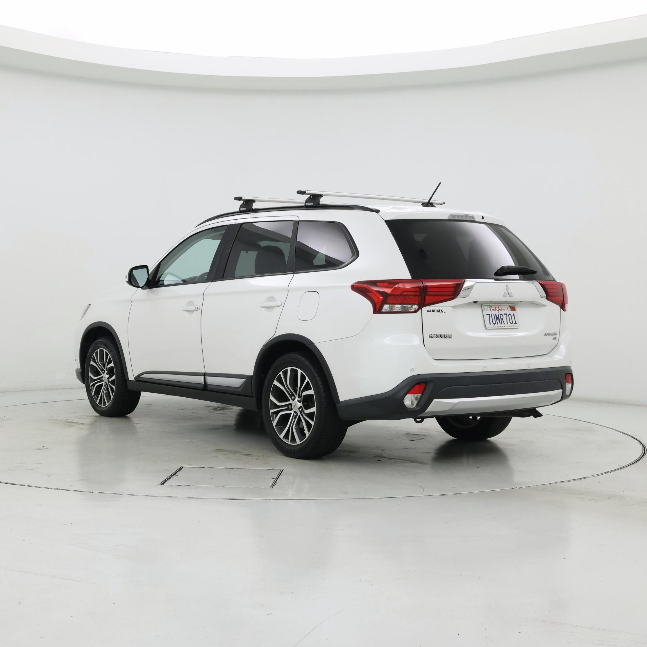 Thumbnail: 2016 Mitsubishi Outlander - 2