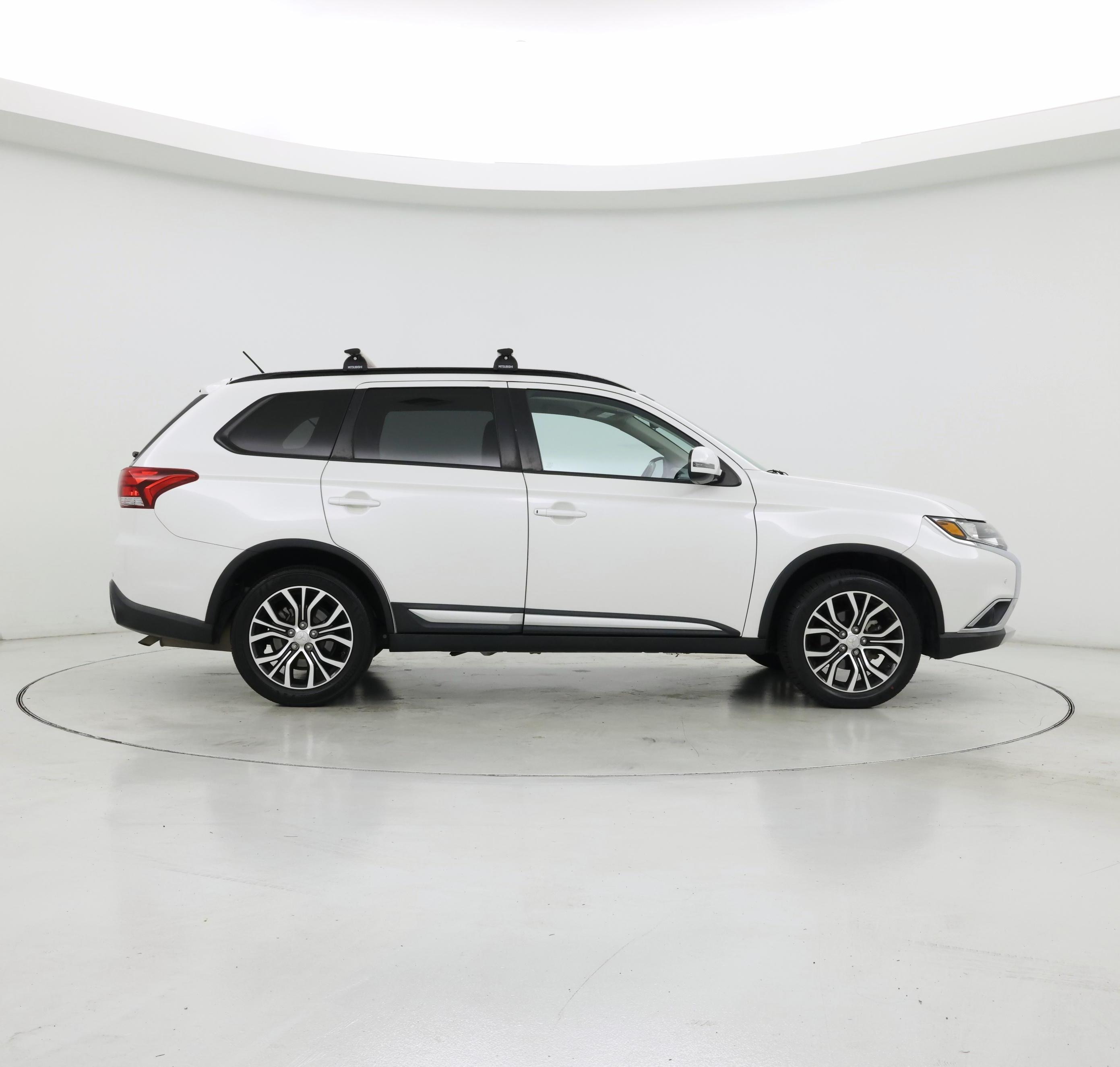 Thumbnail: 2016 Mitsubishi Outlander - 7