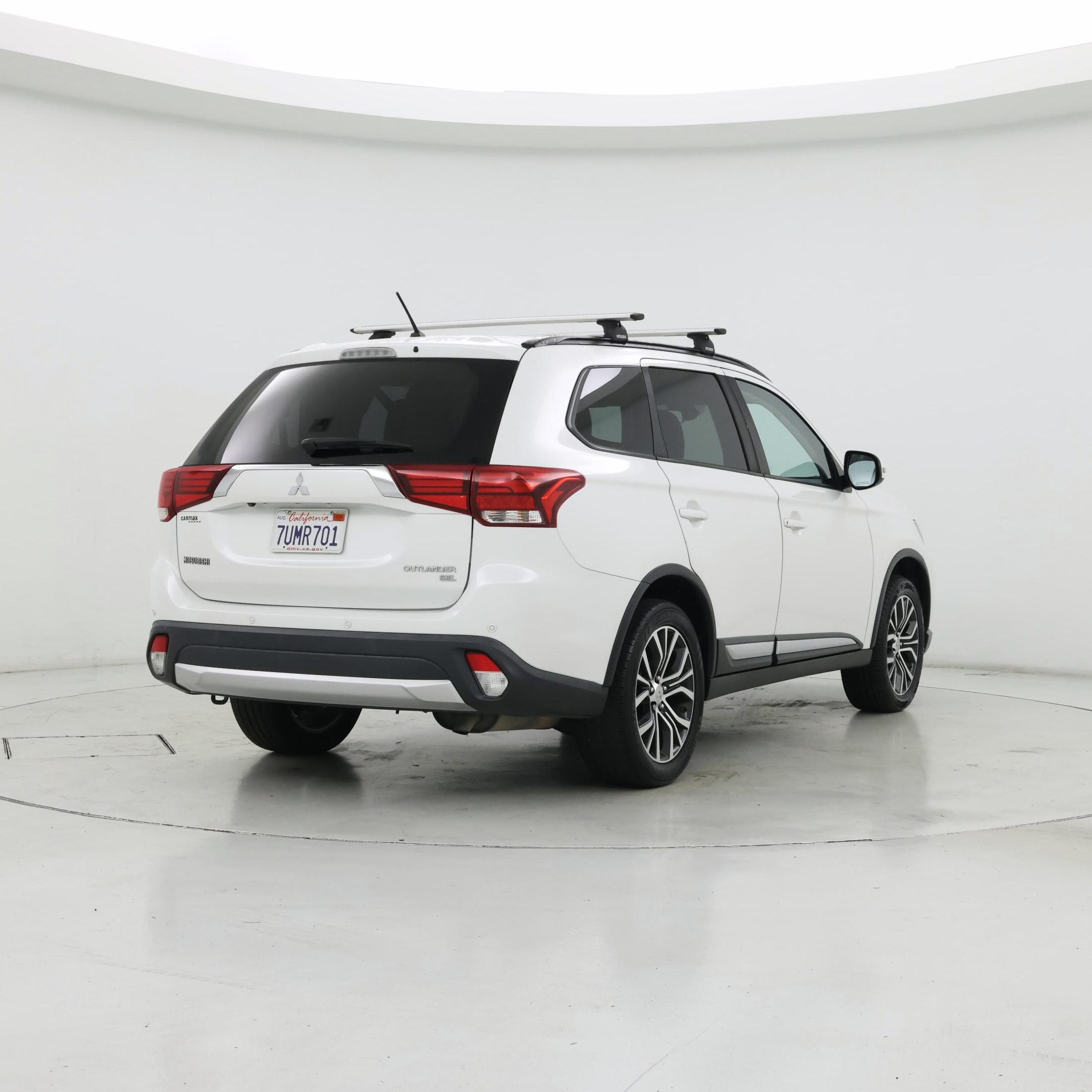 Thumbnail: 2016 Mitsubishi Outlander - 8