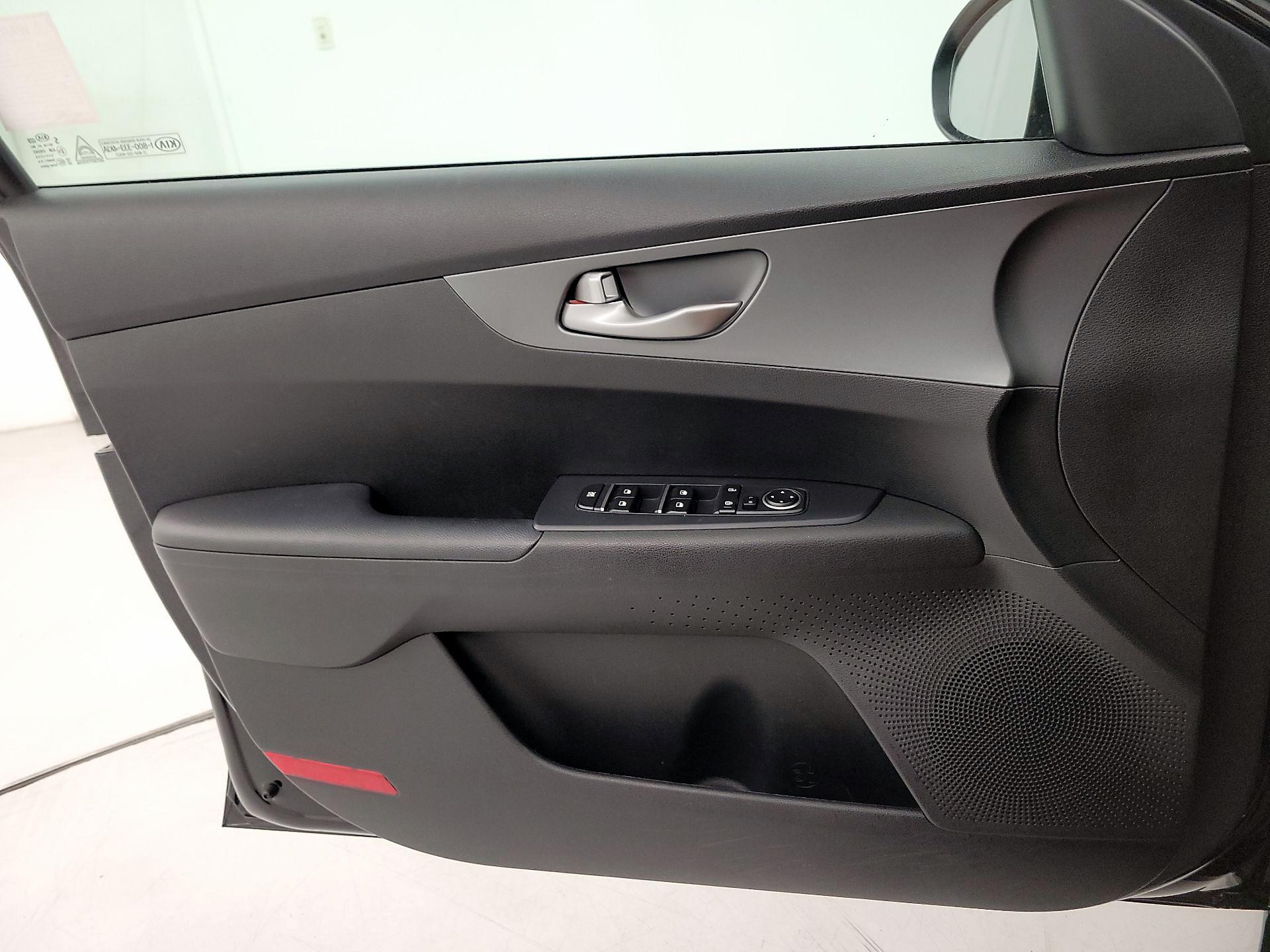 Thumbnail: 2020 Kia Forte - 12
