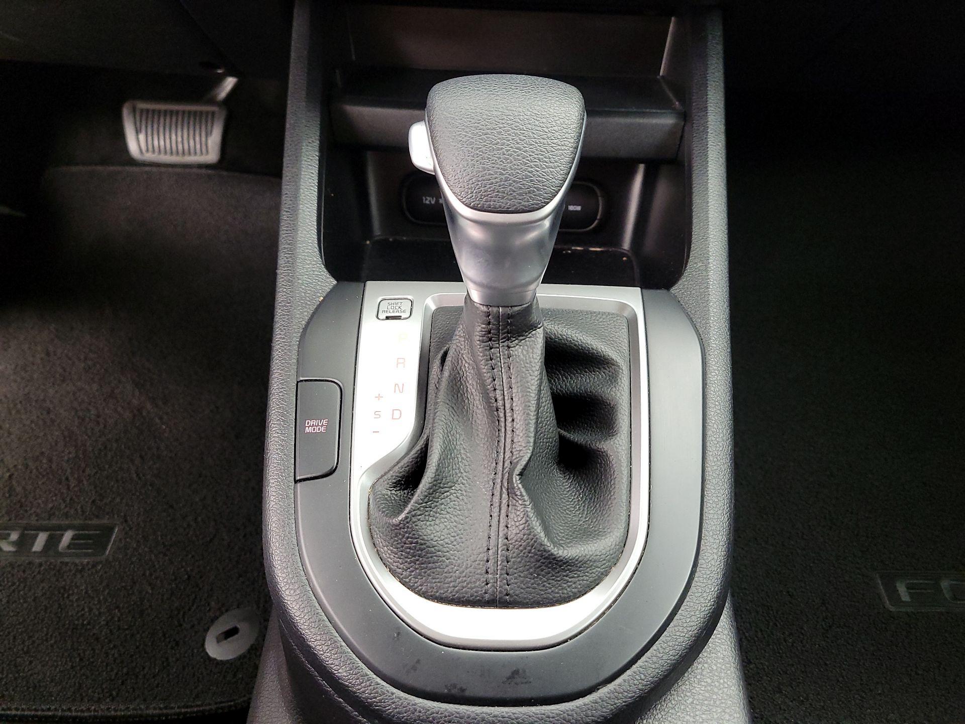 Thumbnail: 2020 Kia Forte - 17