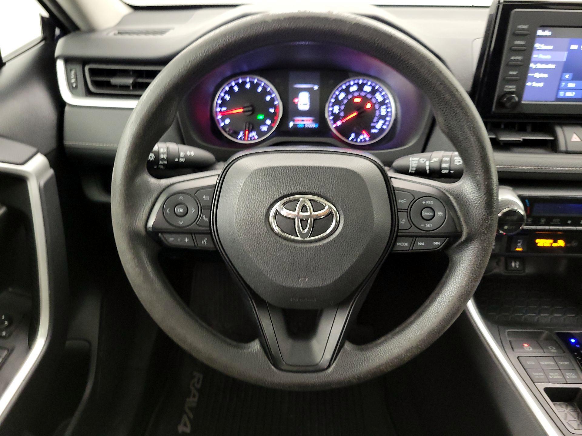Thumbnail: 2019 Toyota RAV4 - 10