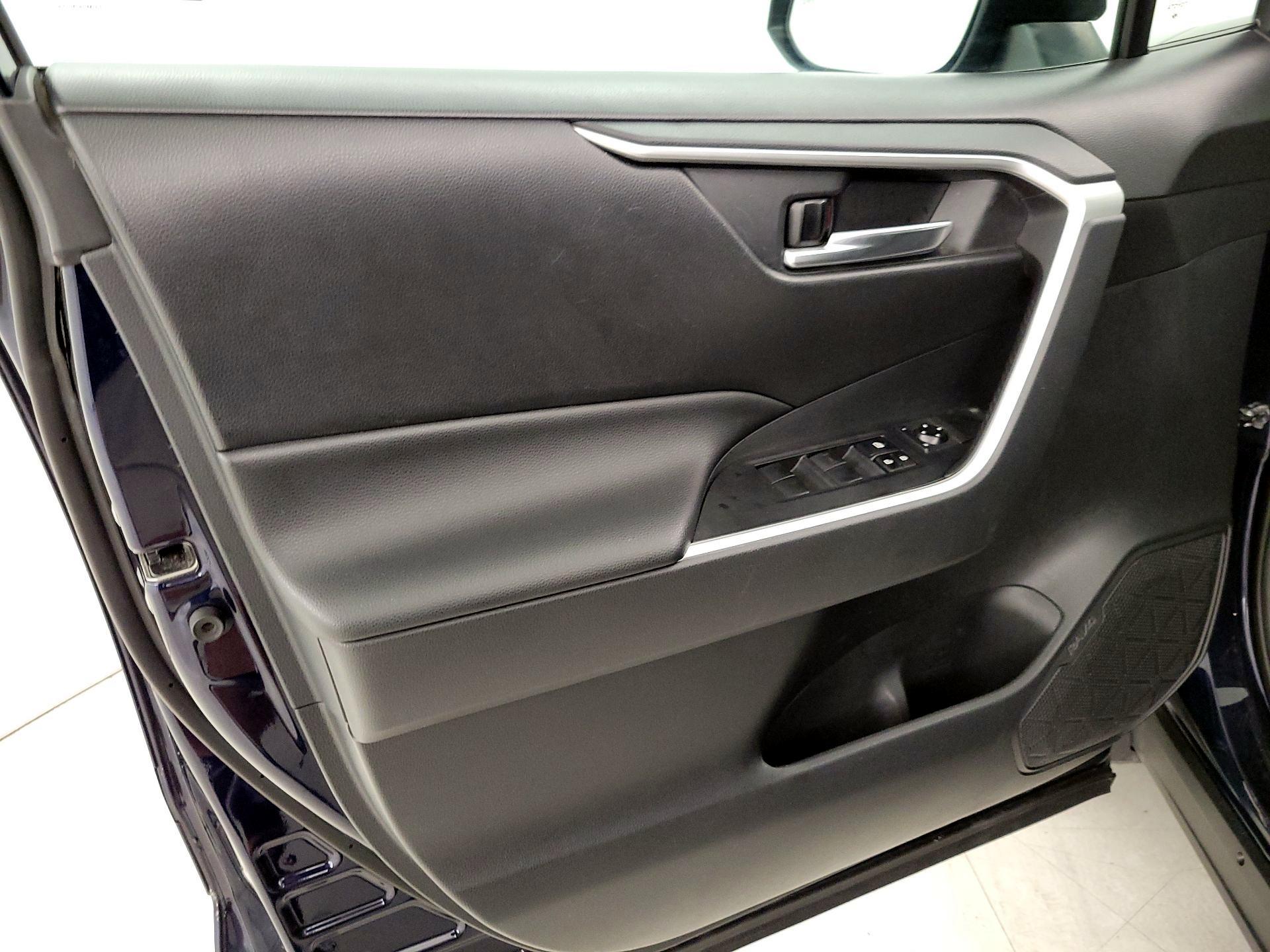 Thumbnail: 2019 Toyota RAV4 - 12