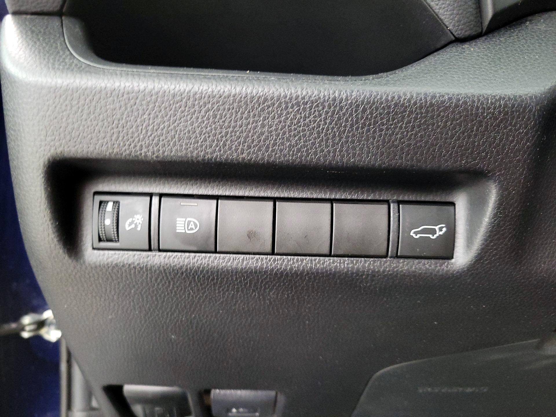Thumbnail: 2019 Toyota RAV4 - 13
