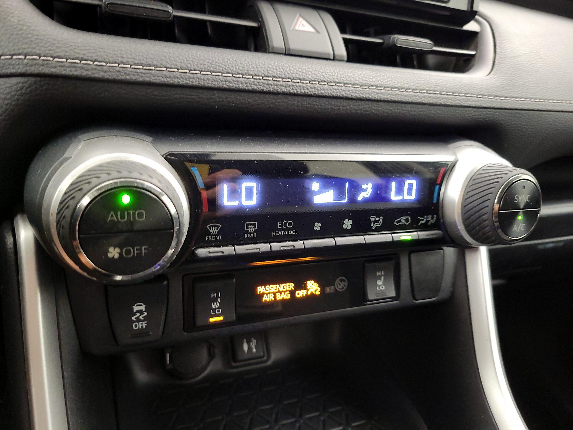 Thumbnail: 2019 Toyota RAV4 - 16