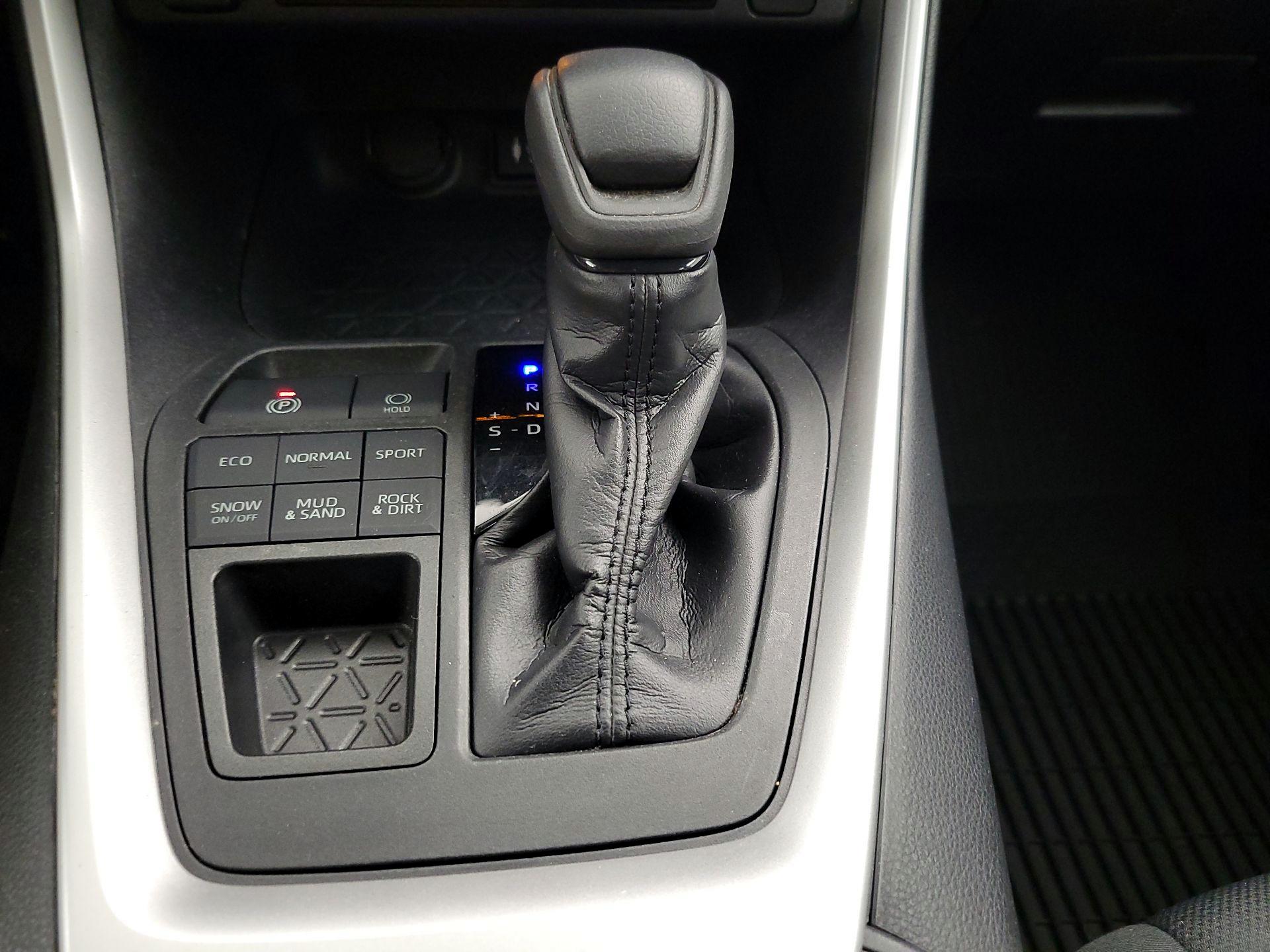 Thumbnail: 2019 Toyota RAV4 - 17