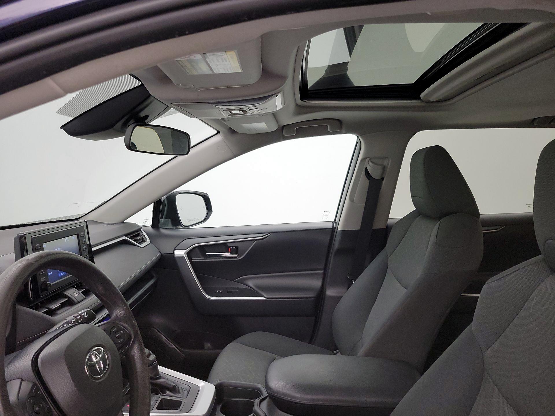 Thumbnail: 2019 Toyota RAV4 - 19