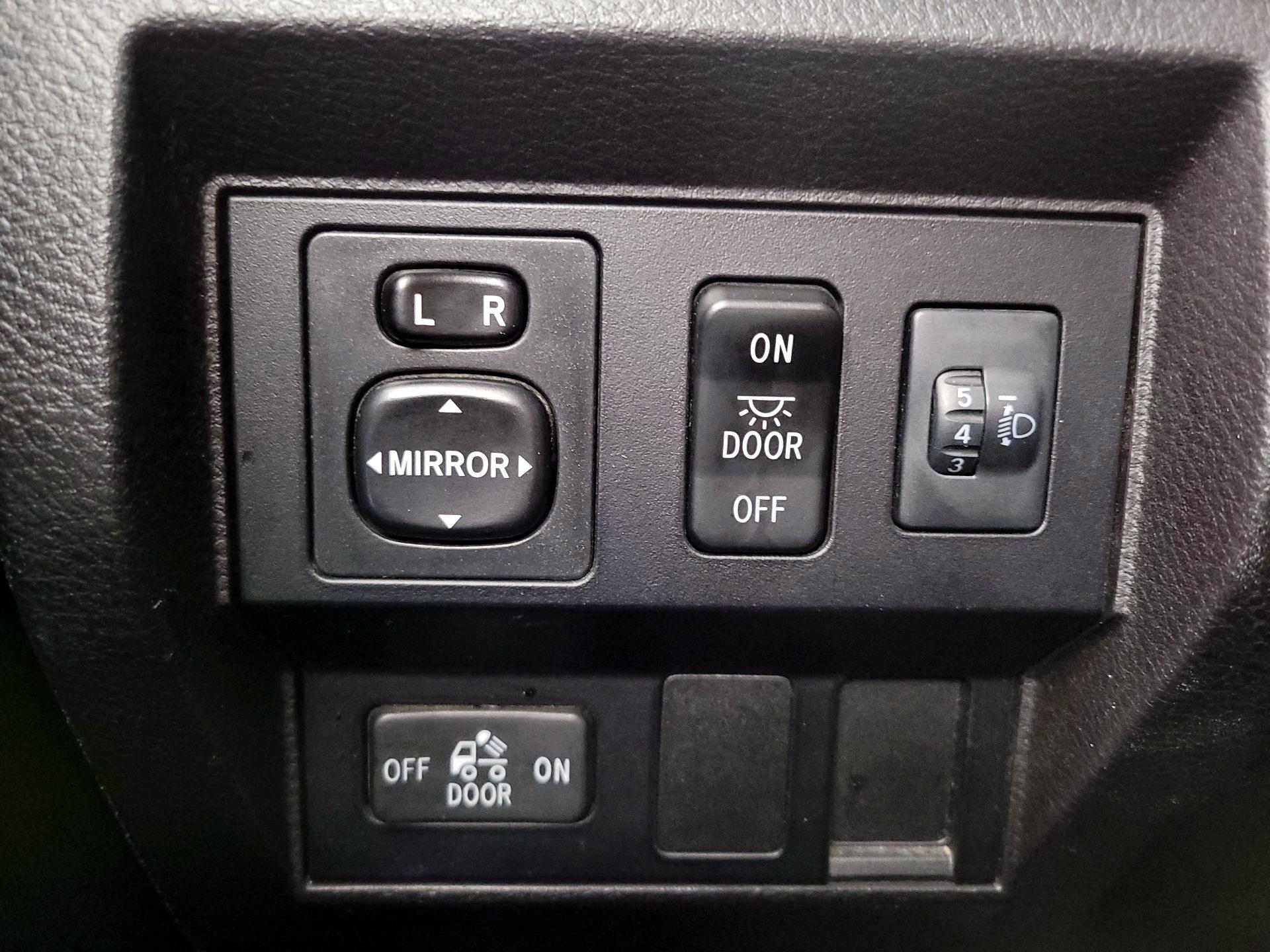 Thumbnail: 2016 Toyota Tundra - 13