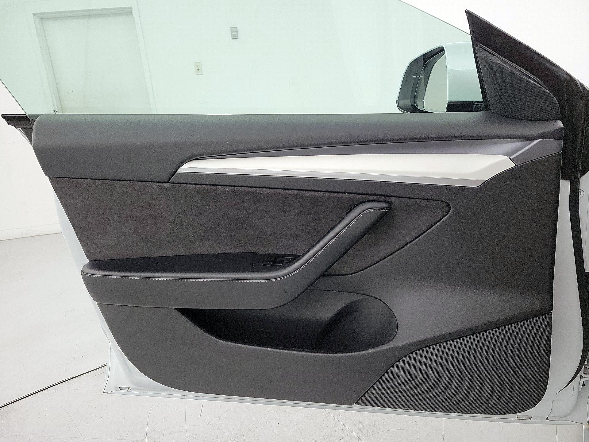 Thumbnail: 2021 Tesla Model 3 - 12