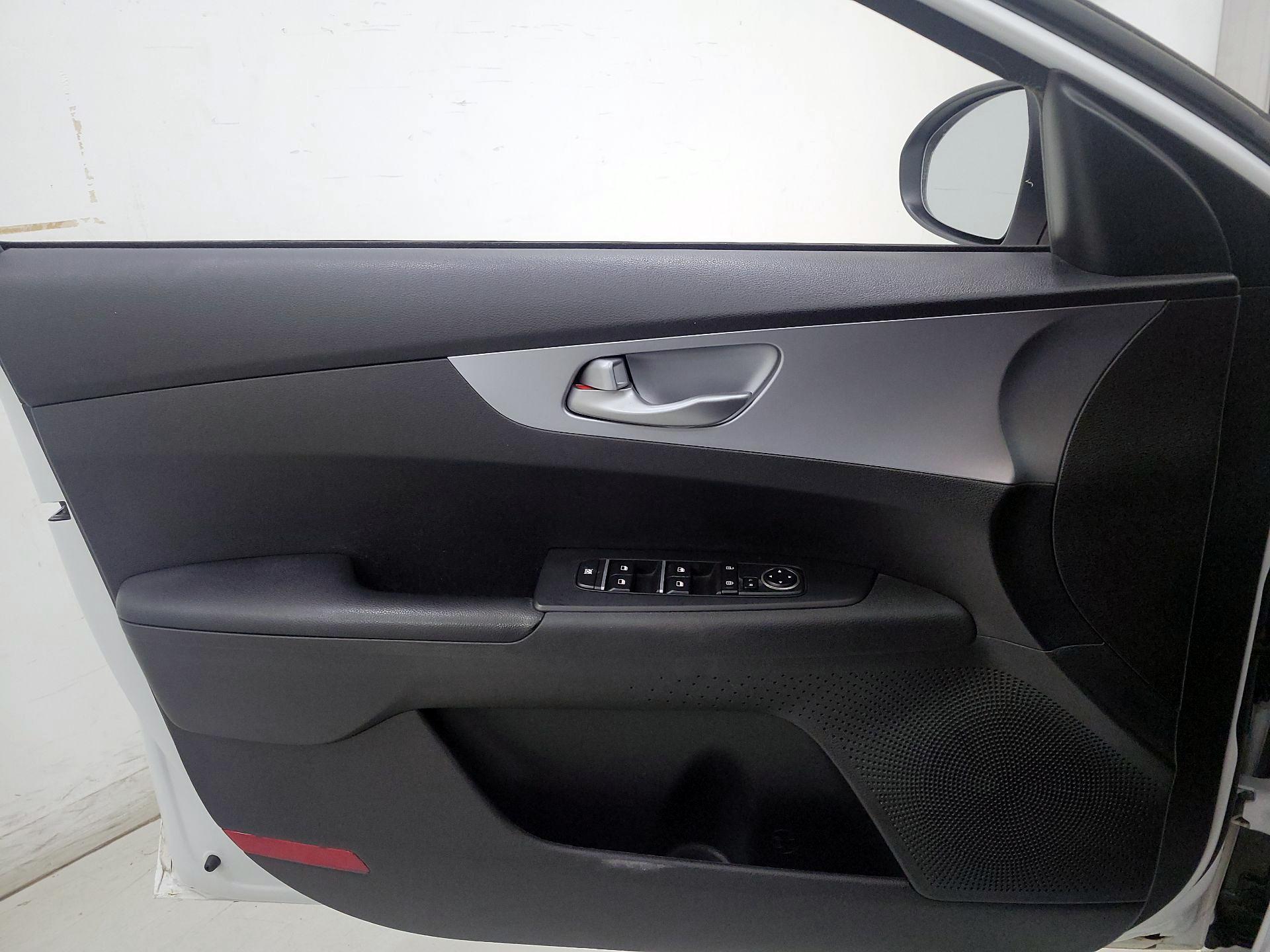 Thumbnail: 2022 Kia Forte - 12