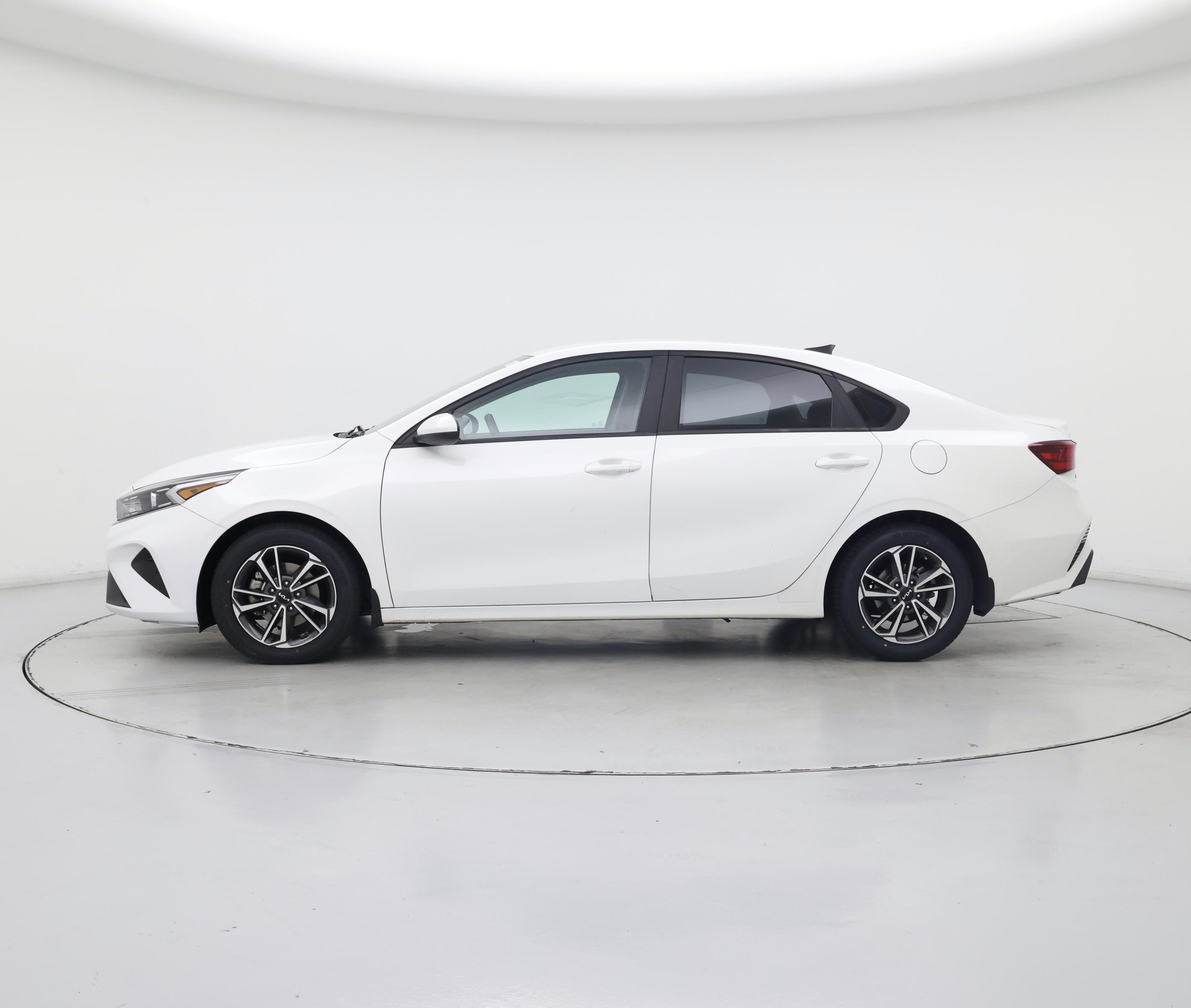 Thumbnail: 2022 Kia Forte - 3