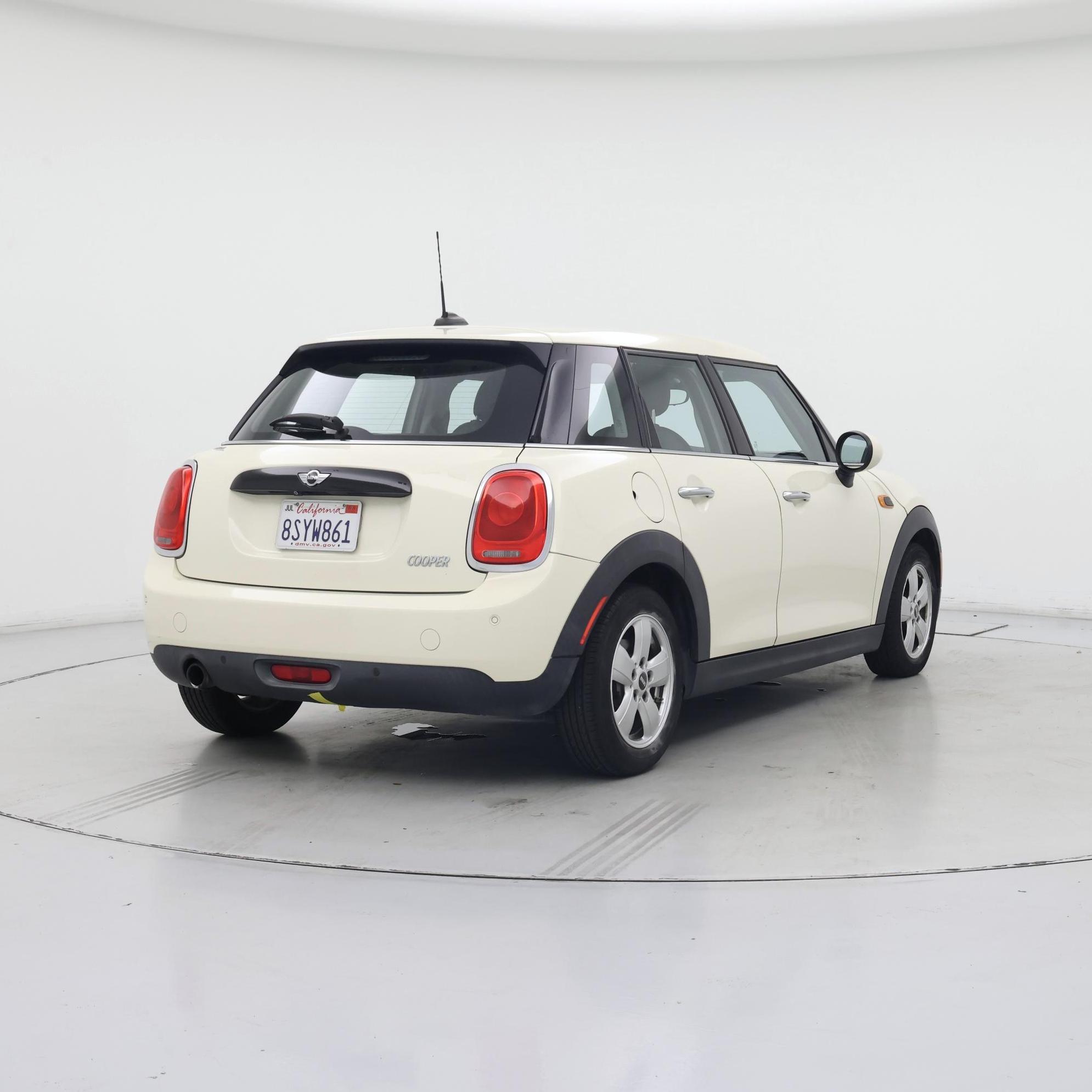 Thumbnail: 2017 MINI Cooper Hardtop - 8