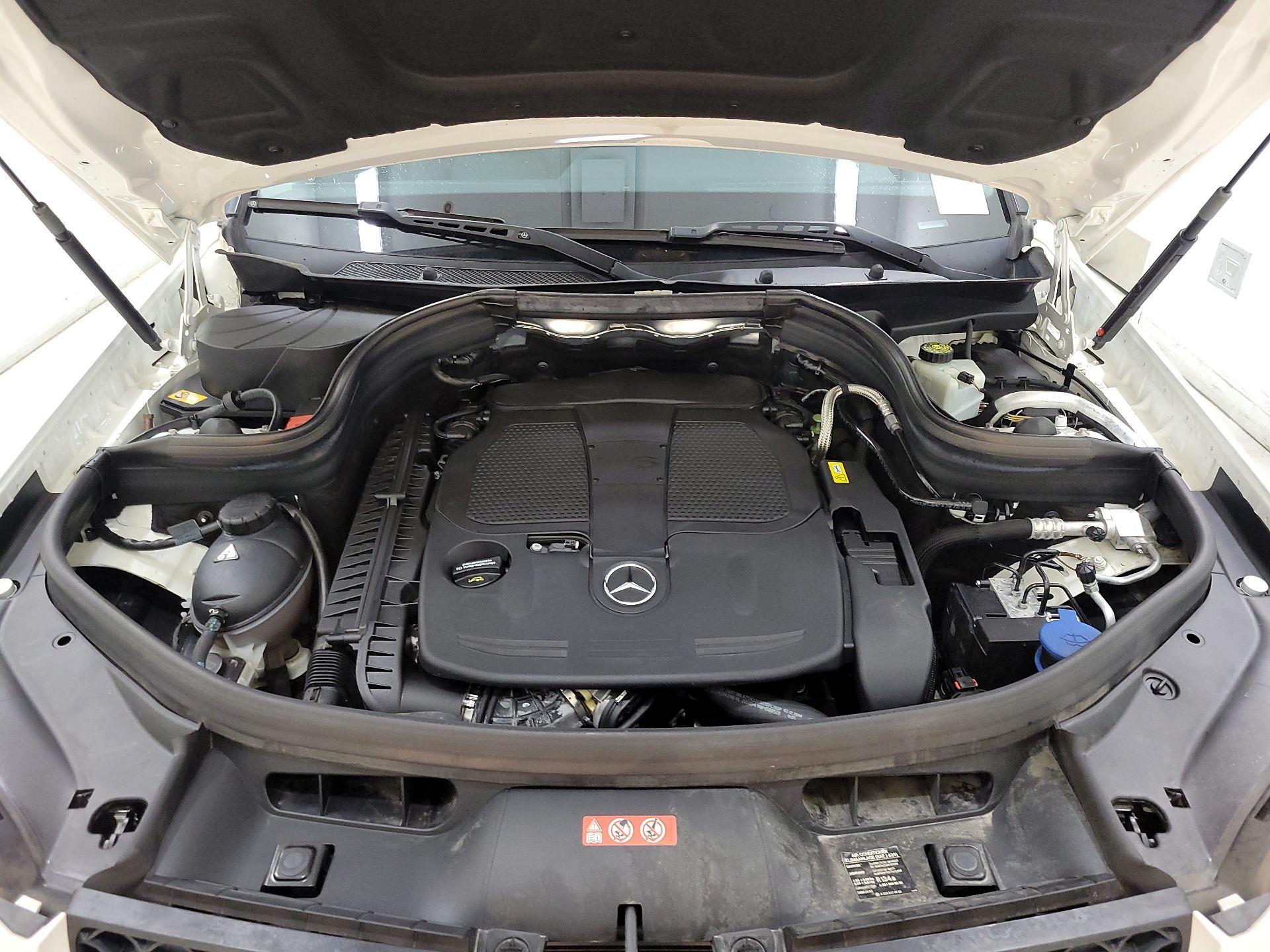 Thumbnail: 2015 Mercedes-Benz GLK - 20