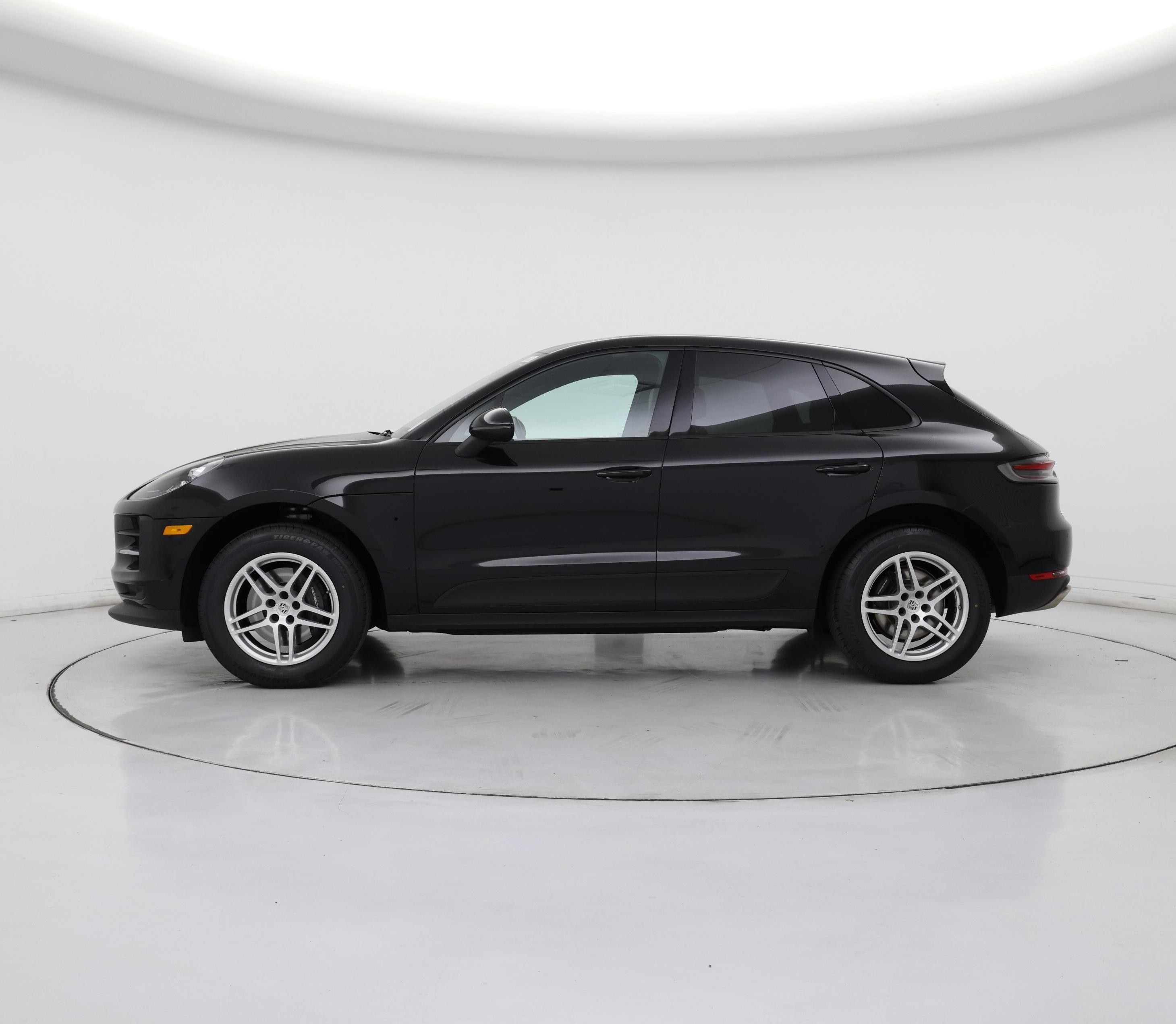 Thumbnail: 2021 Porsche Macan - 3