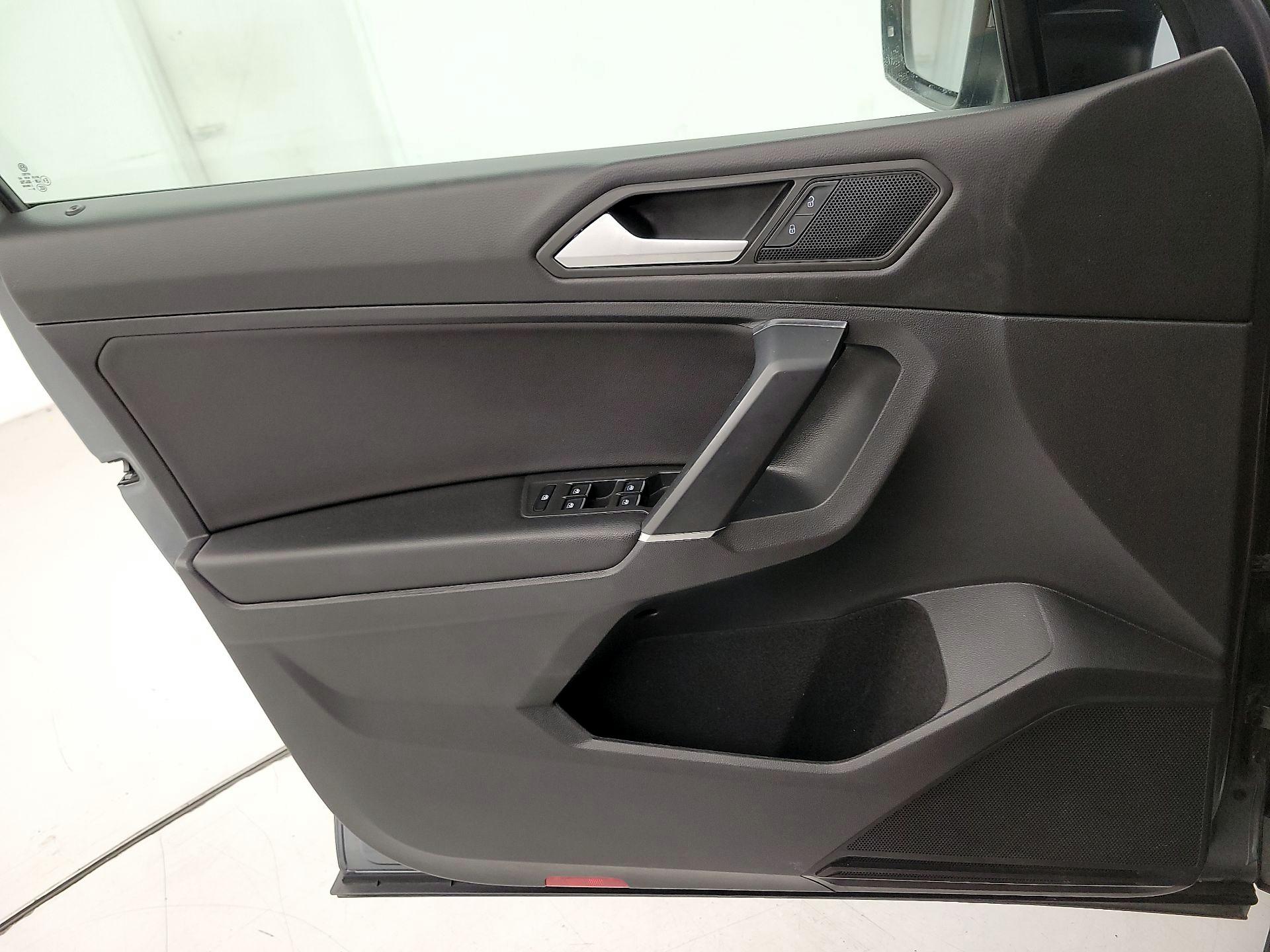 Thumbnail: 2020 Volkswagen Tiguan - 12