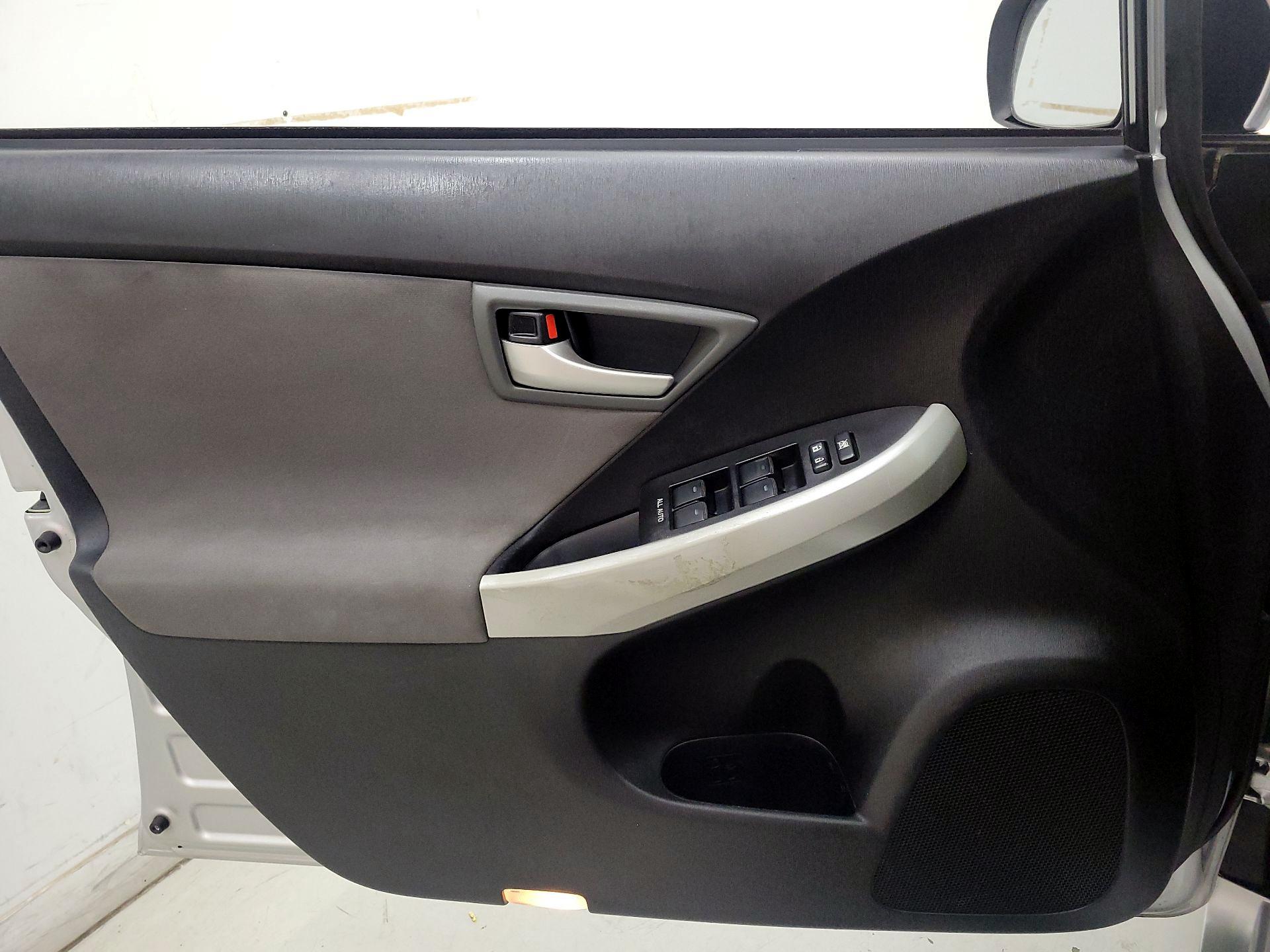 Thumbnail: 2015 Toyota Prius - 12