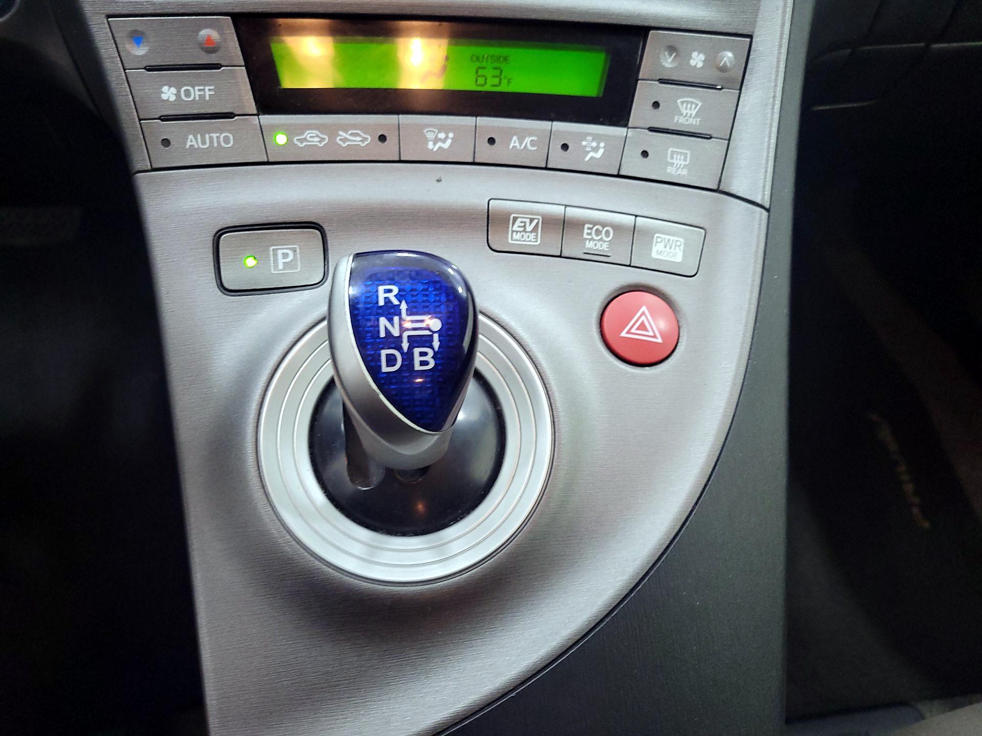 Thumbnail: 2015 Toyota Prius - 17