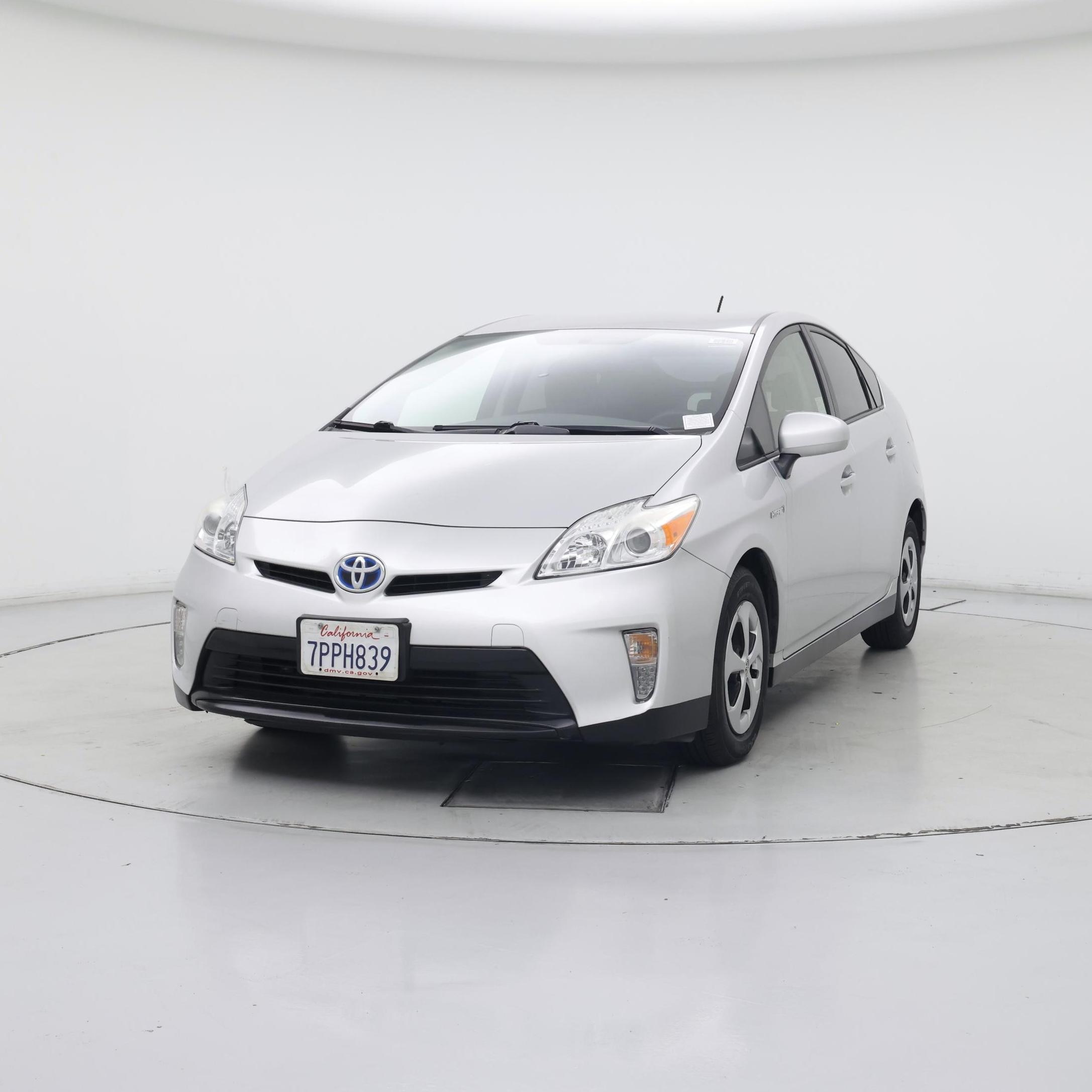 Thumbnail: 2015 Toyota Prius - 4