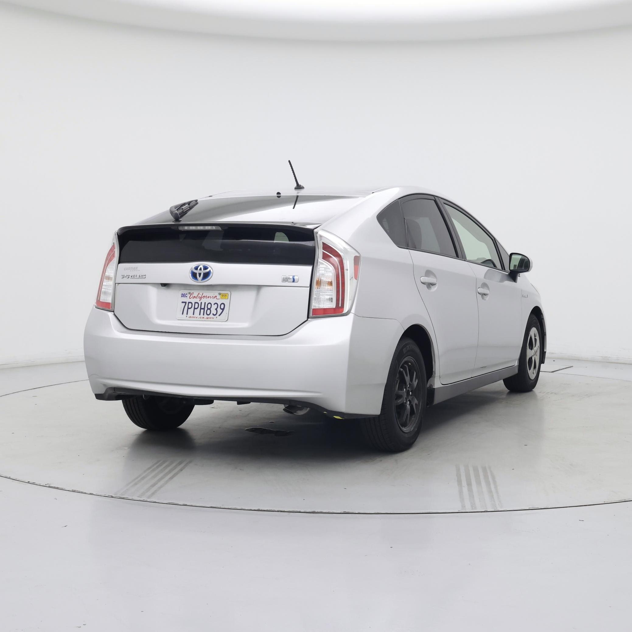 Thumbnail: 2015 Toyota Prius - 8