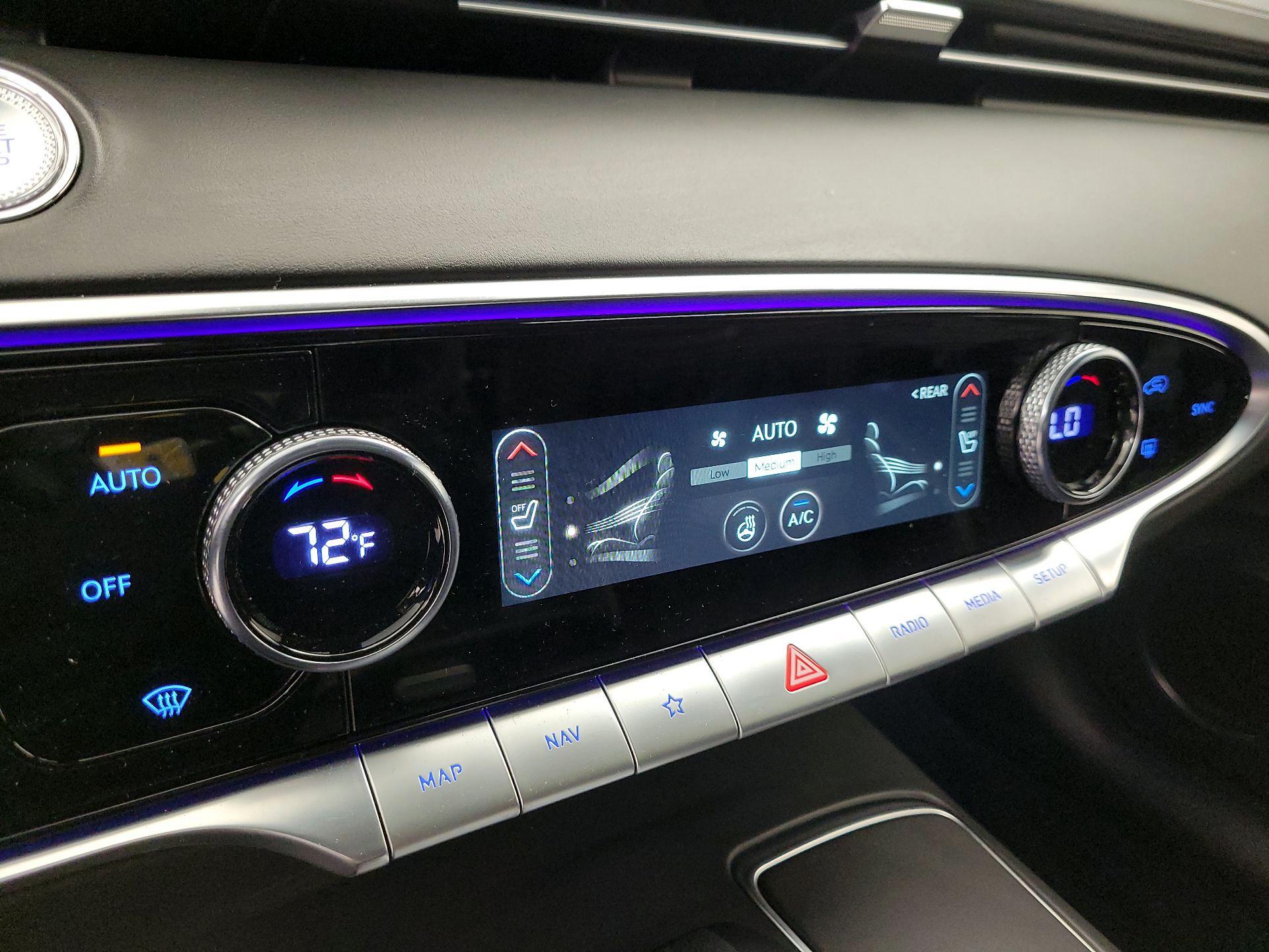 Thumbnail: 2025 Genesis GV70 - 17