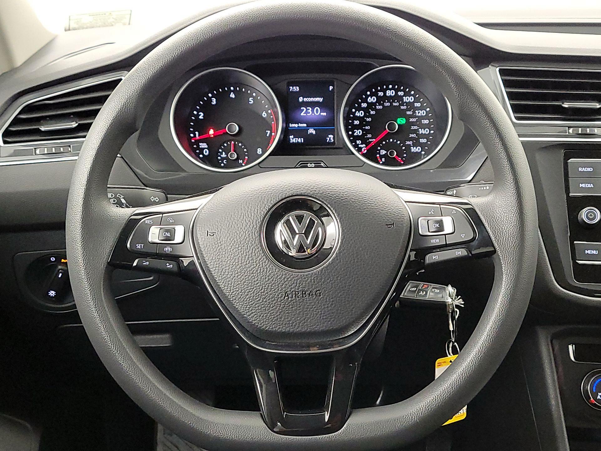 Thumbnail: 2021 Volkswagen Tiguan - 10