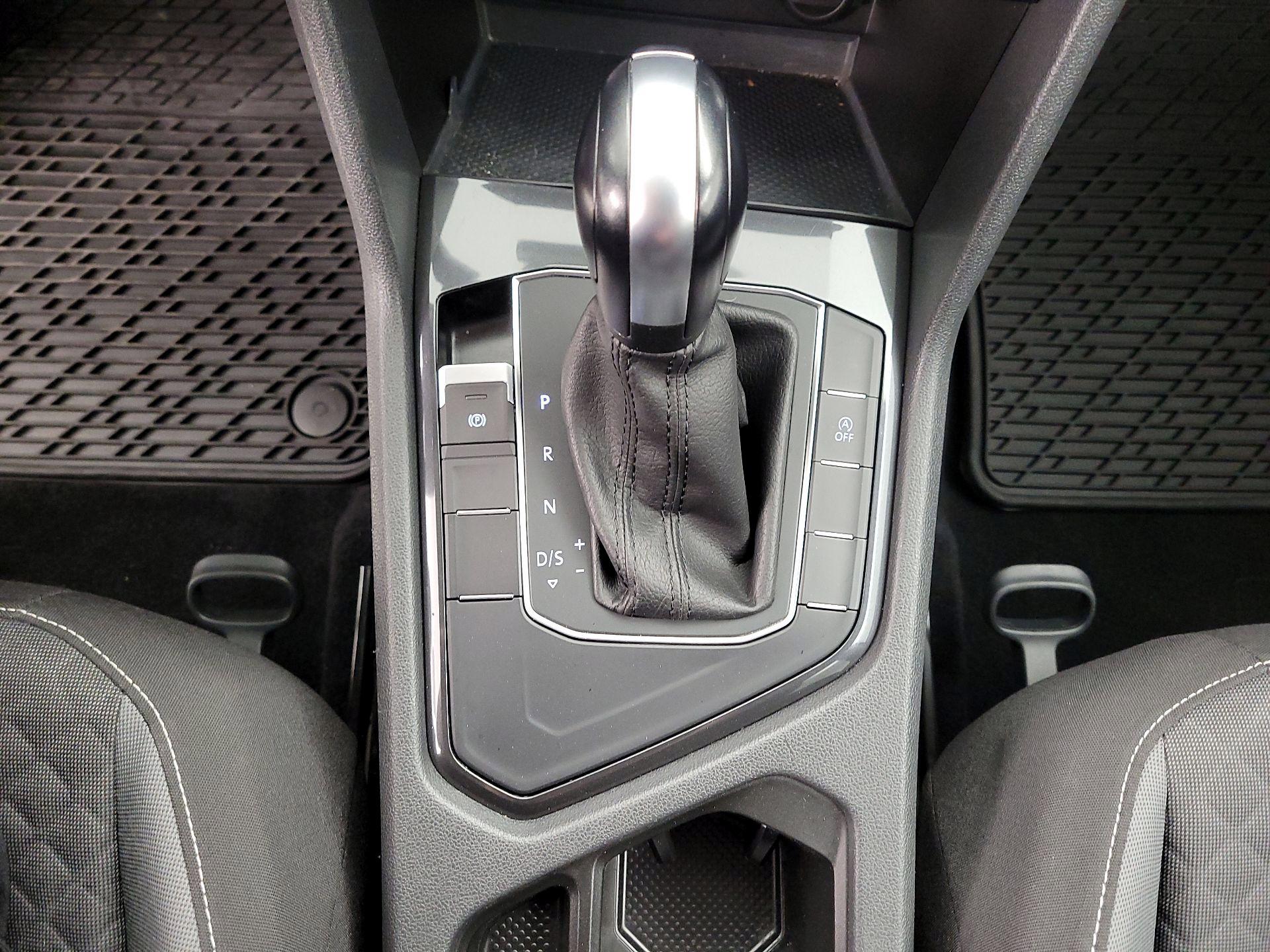 Thumbnail: 2021 Volkswagen Tiguan - 17