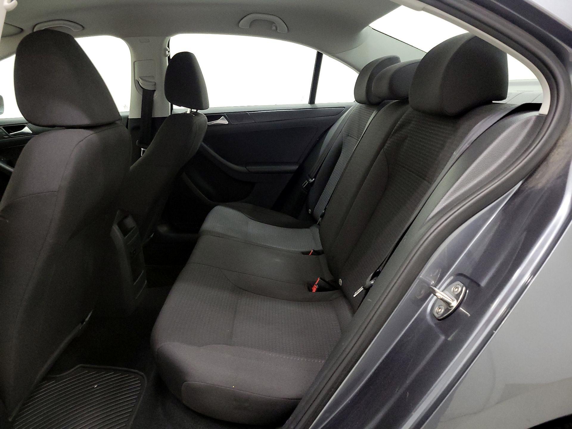 Thumbnail: 2015 Volkswagen Jetta - 19
