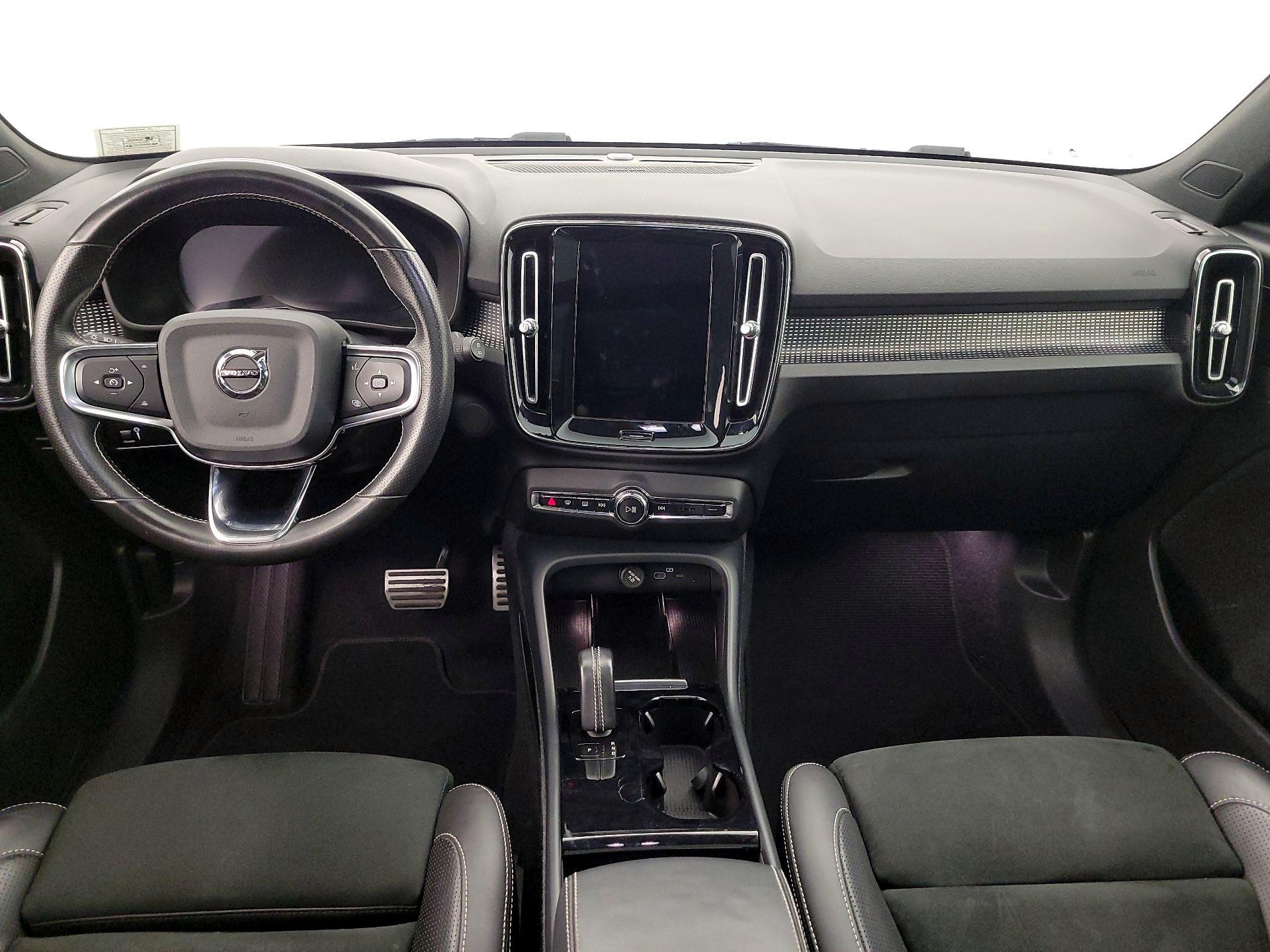 Thumbnail: 2021 Volvo XC40 - 9