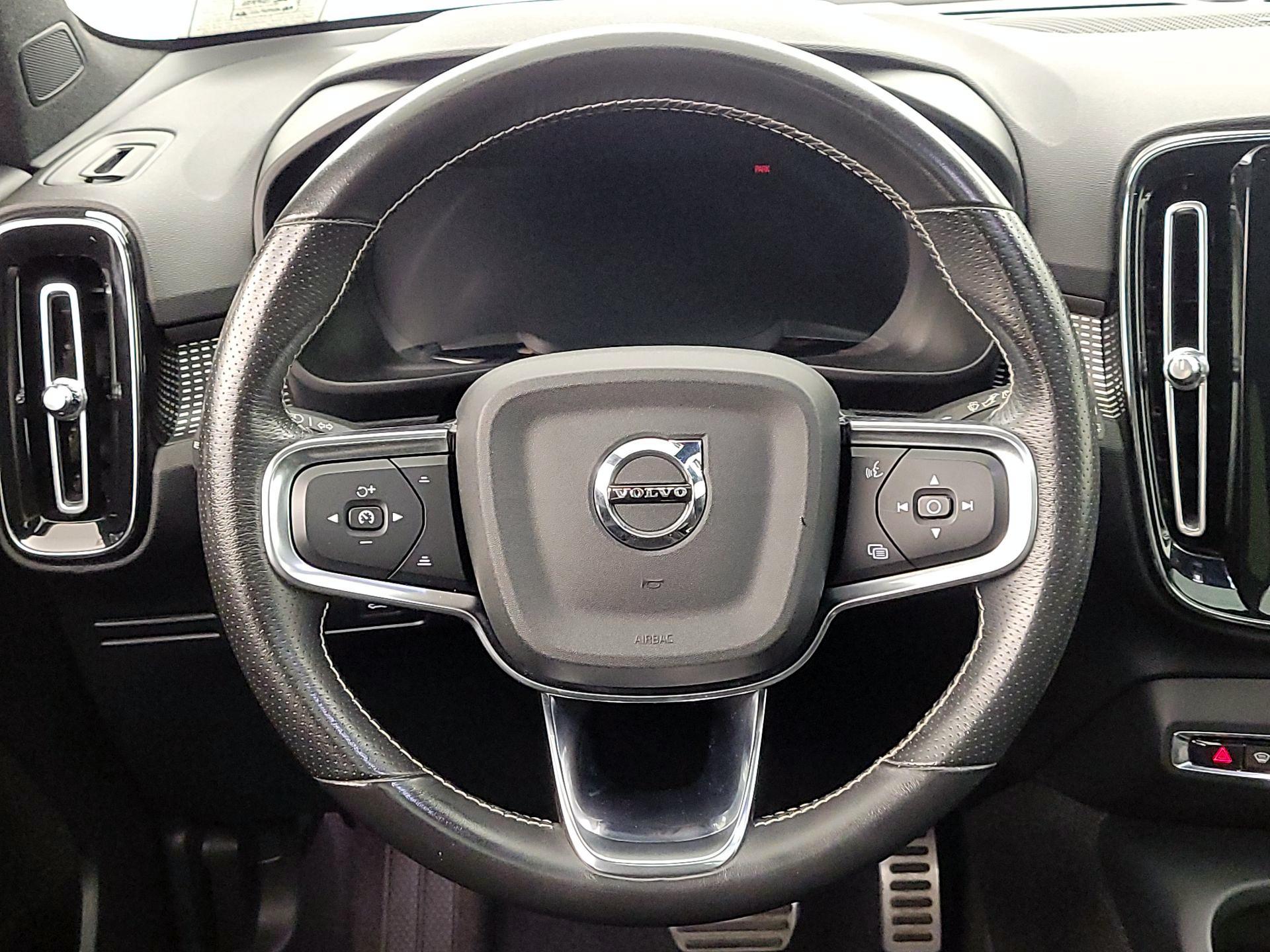 Thumbnail: 2021 Volvo XC40 - 10