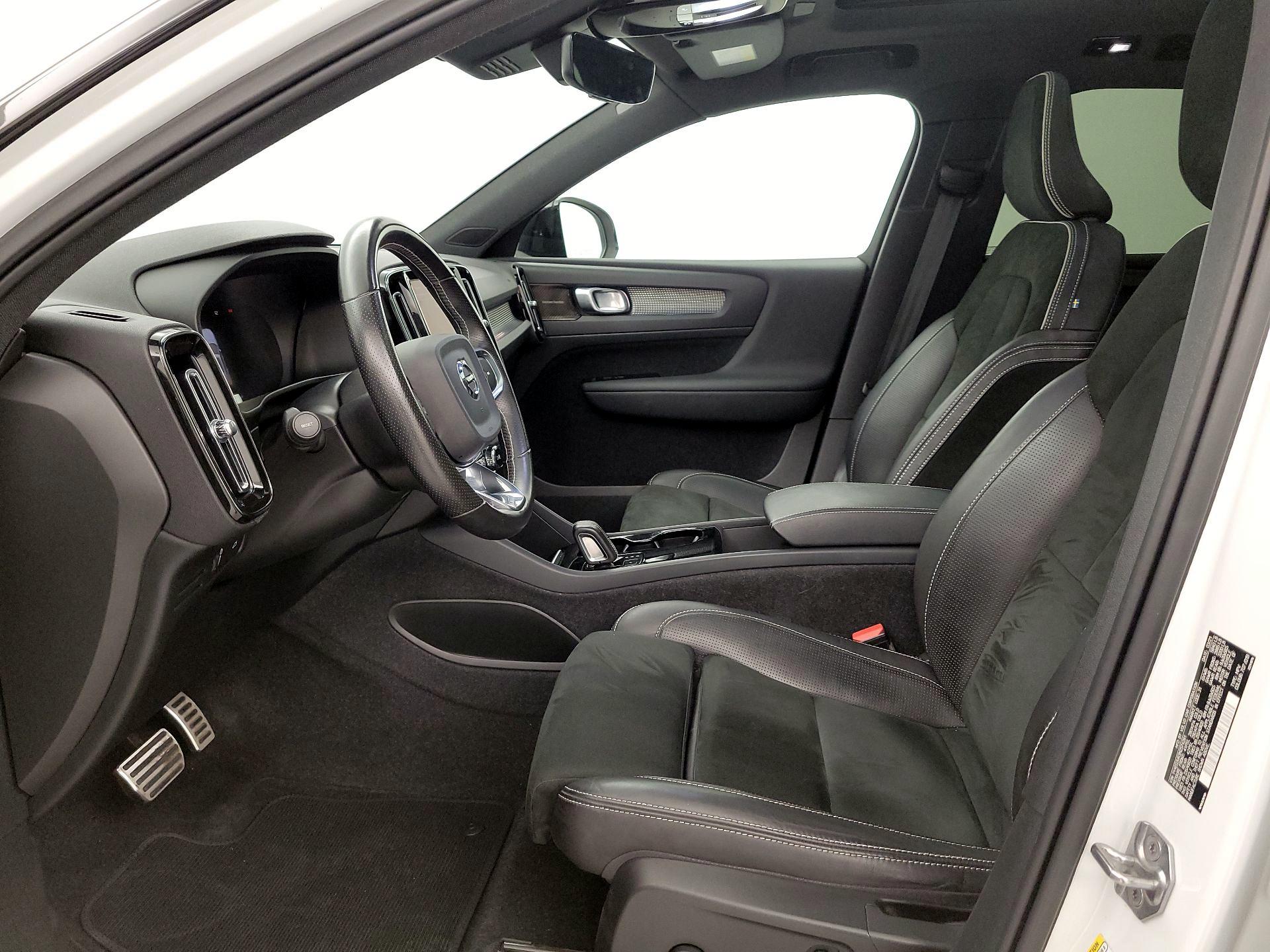 Thumbnail: 2021 Volvo XC40 - 11