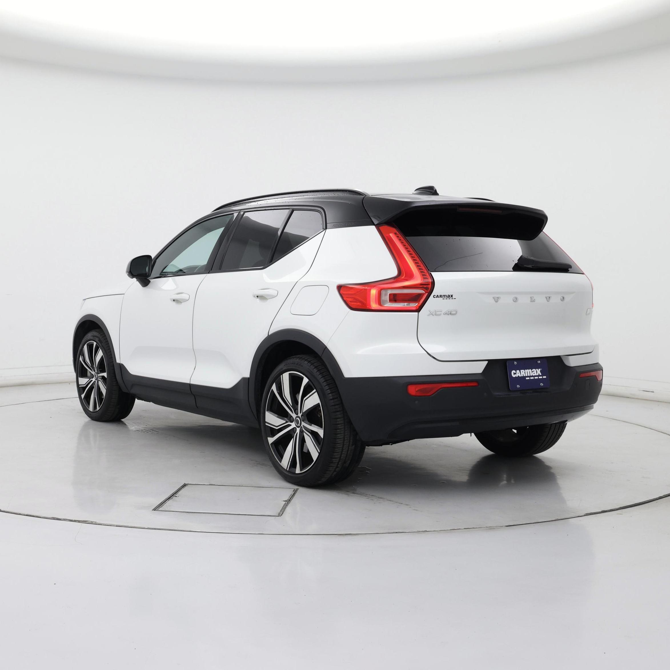 Thumbnail: 2021 Volvo XC40 - 2