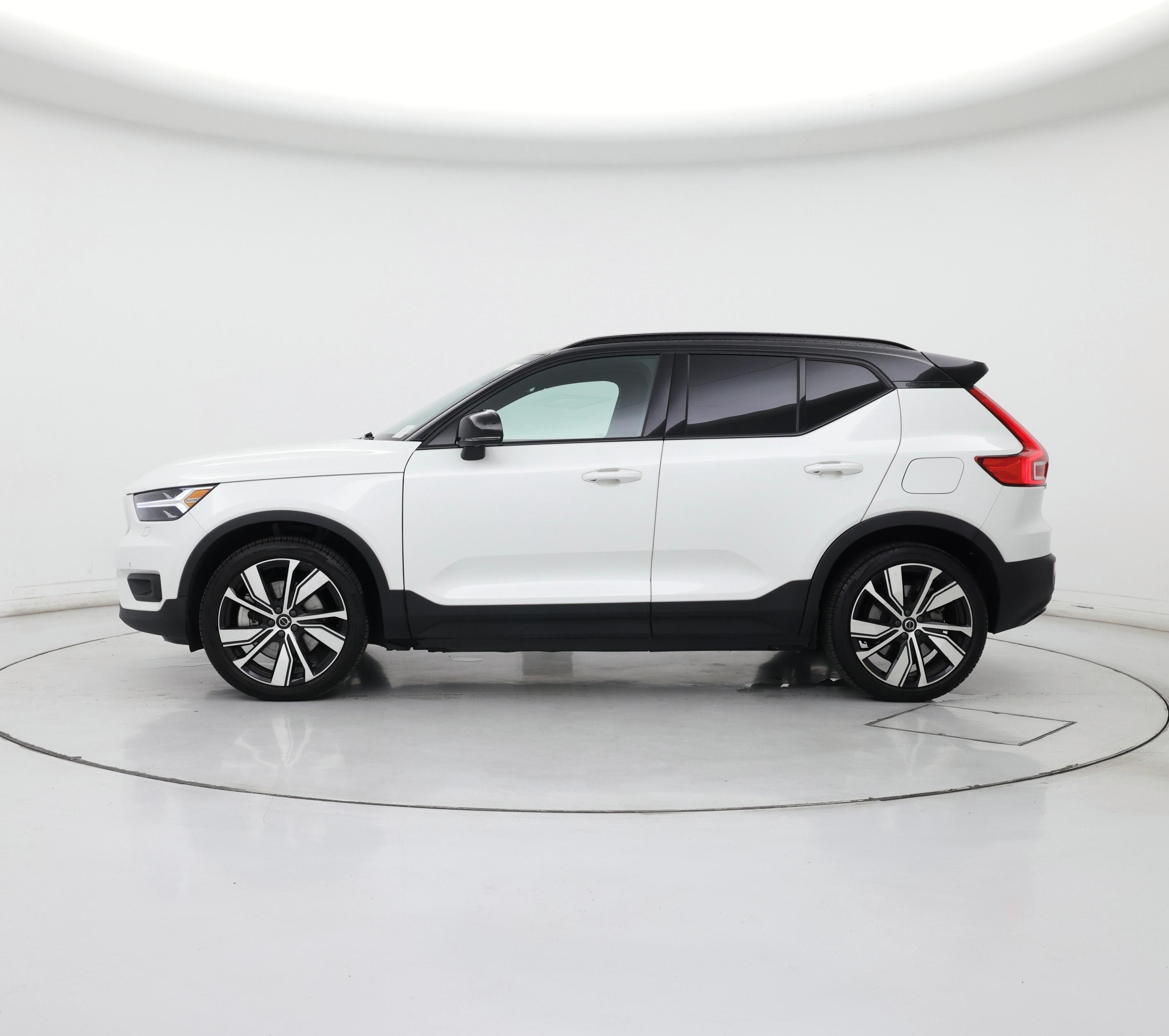 Thumbnail: 2021 Volvo XC40 - 3