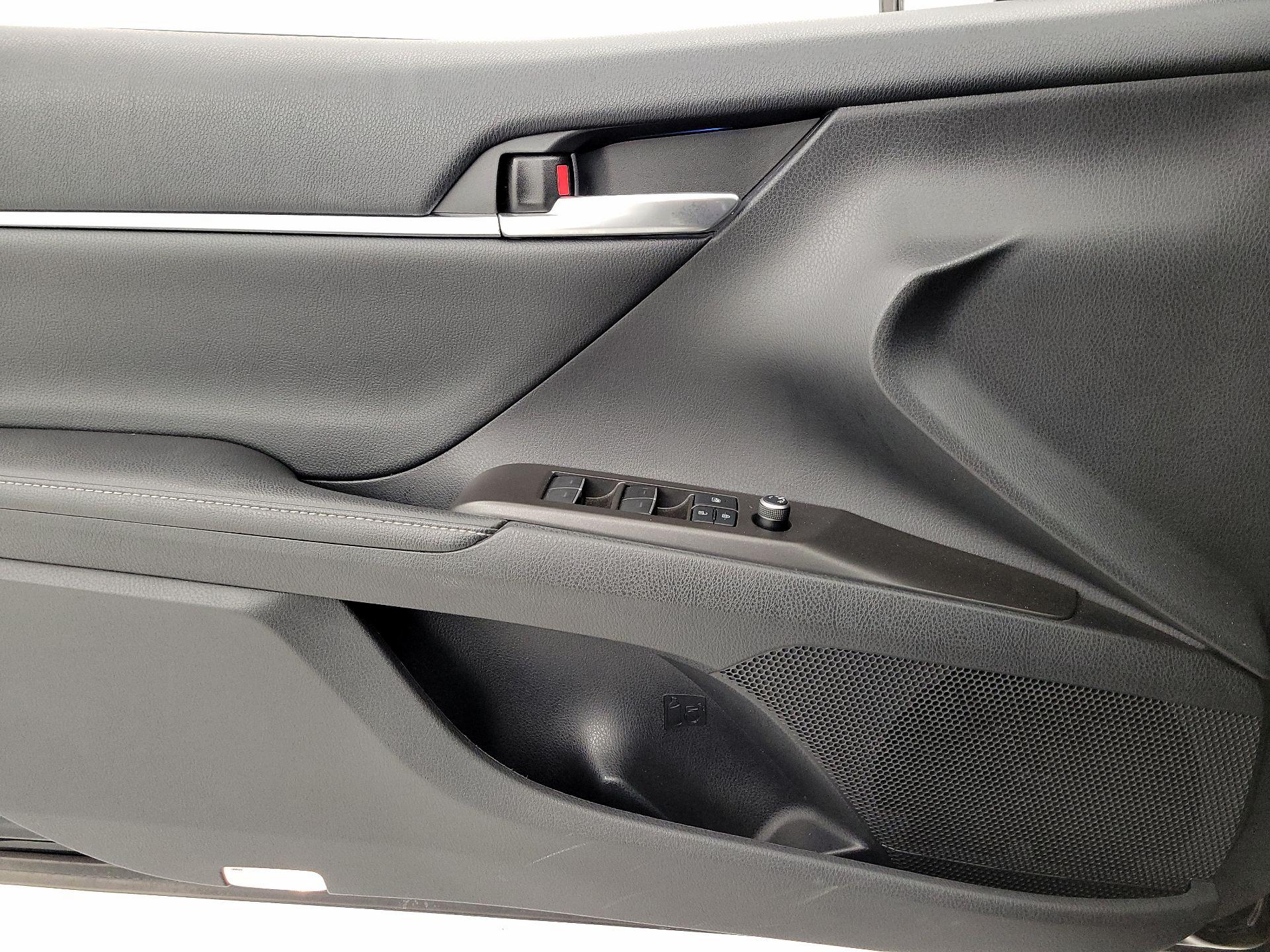 Thumbnail: 2021 Toyota Camry - 12