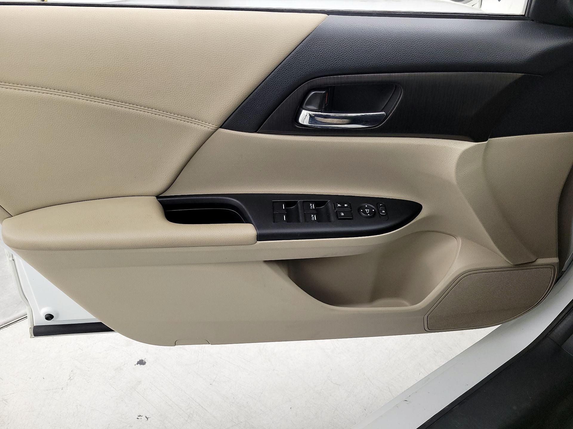 Thumbnail: 2015 Honda Accord - 12