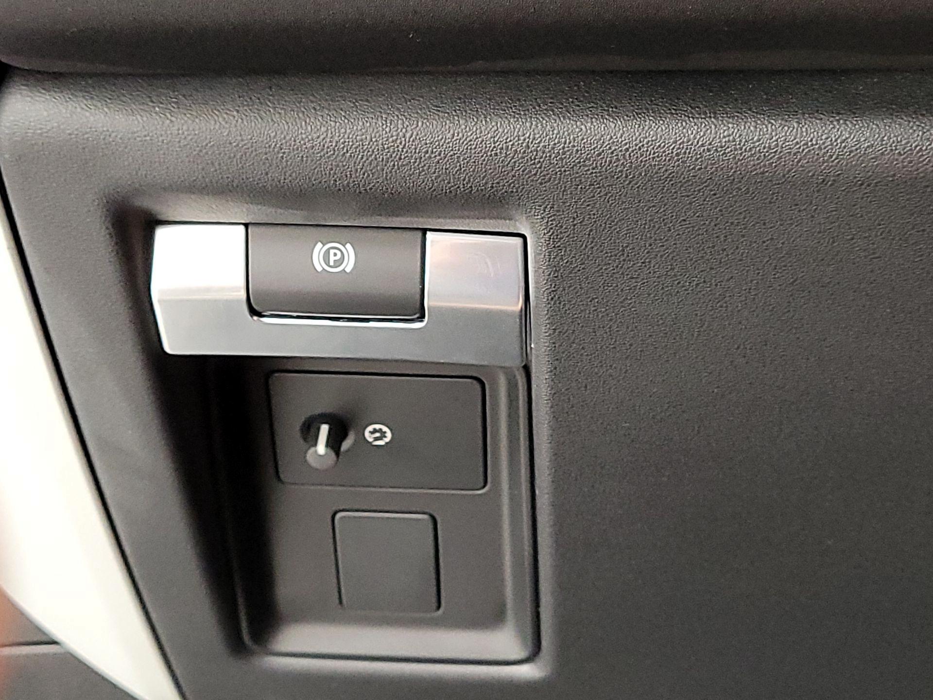 Thumbnail: 2024 Land Rover Defender - 13