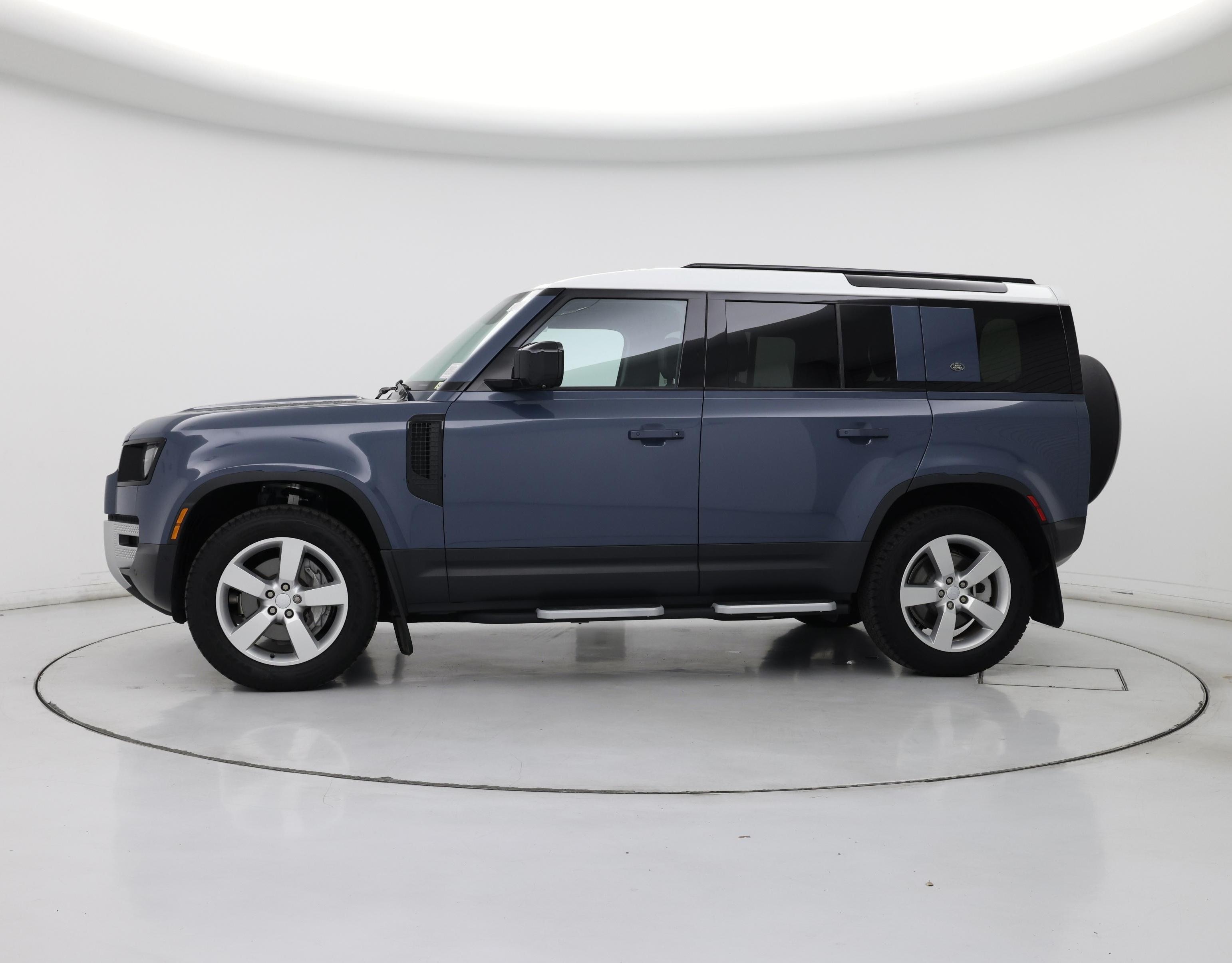 Thumbnail: 2024 Land Rover Defender - 3