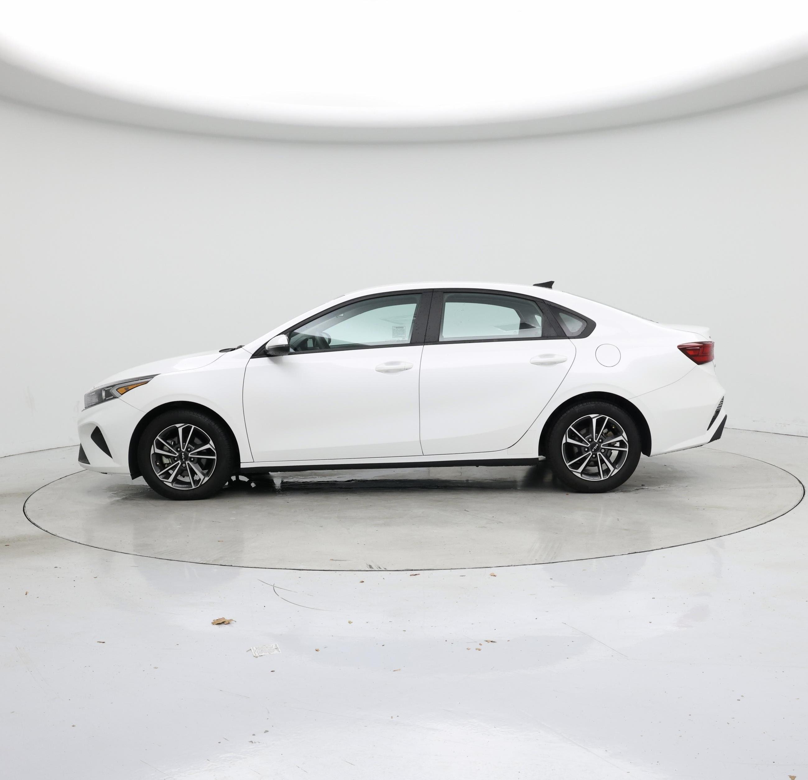 Thumbnail: 2023 Kia Forte - 3