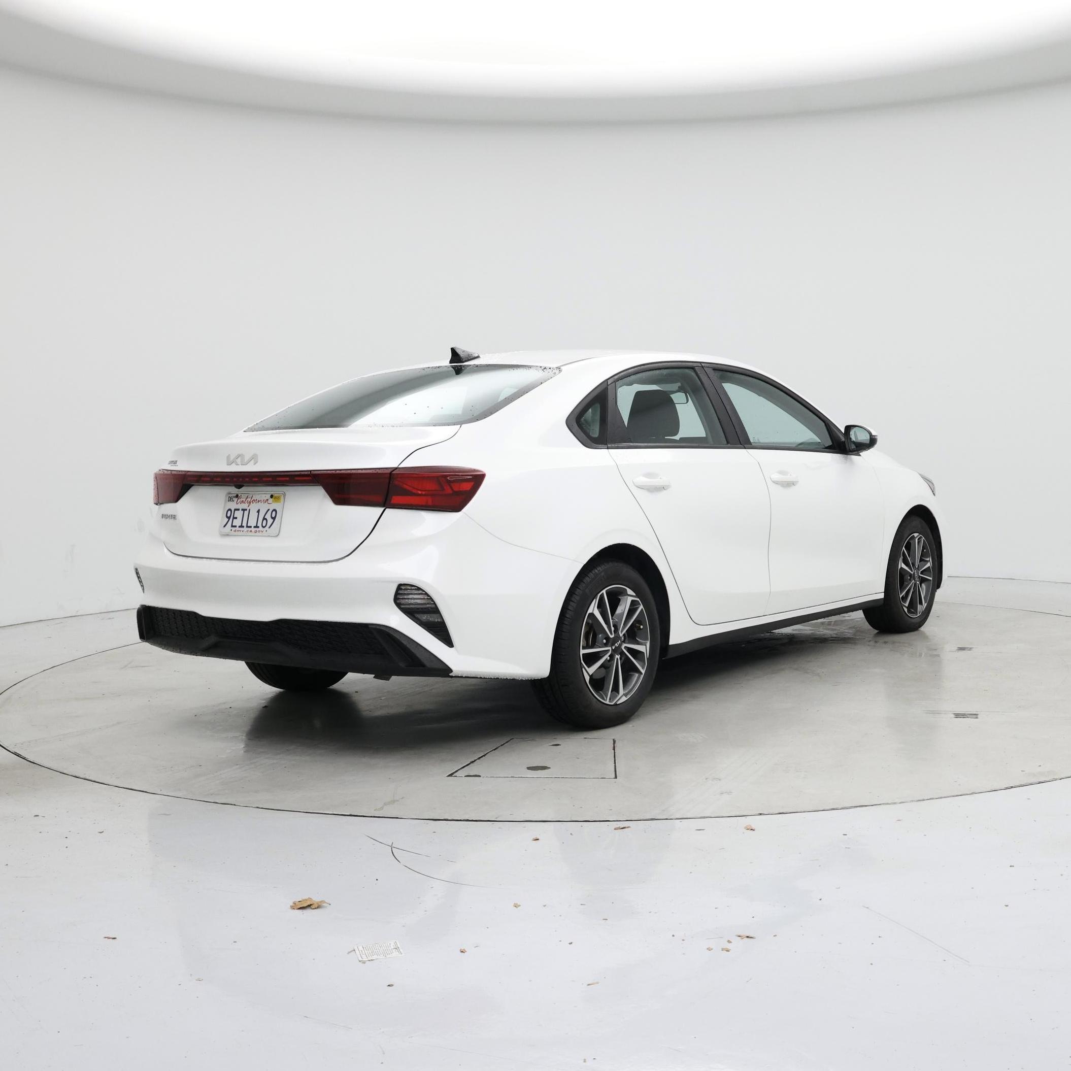 Thumbnail: 2023 Kia Forte - 8