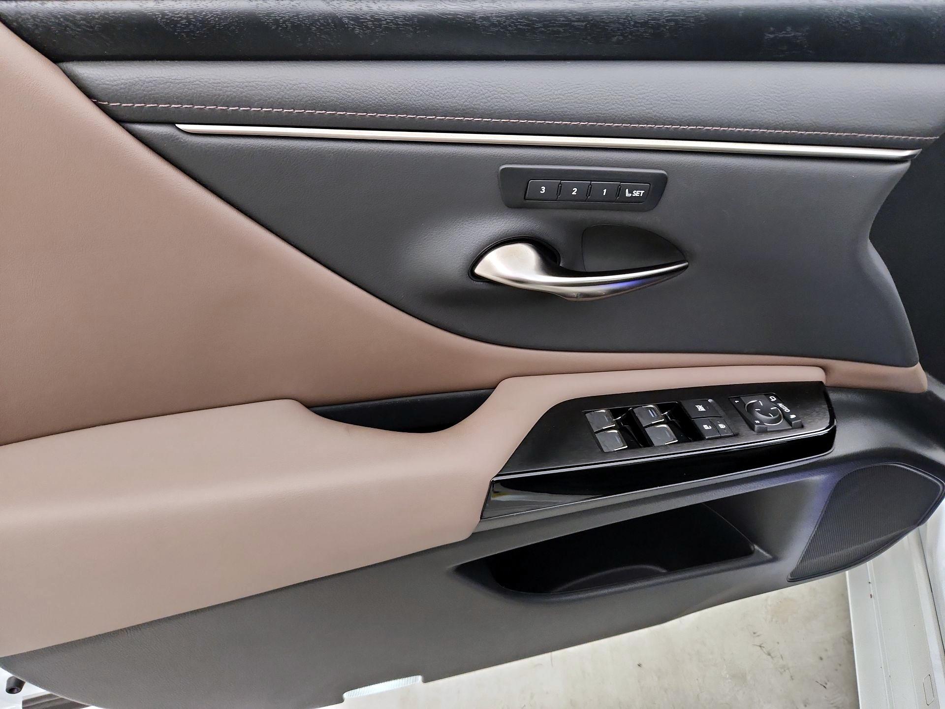 Thumbnail: 2022 Lexus ES - 12