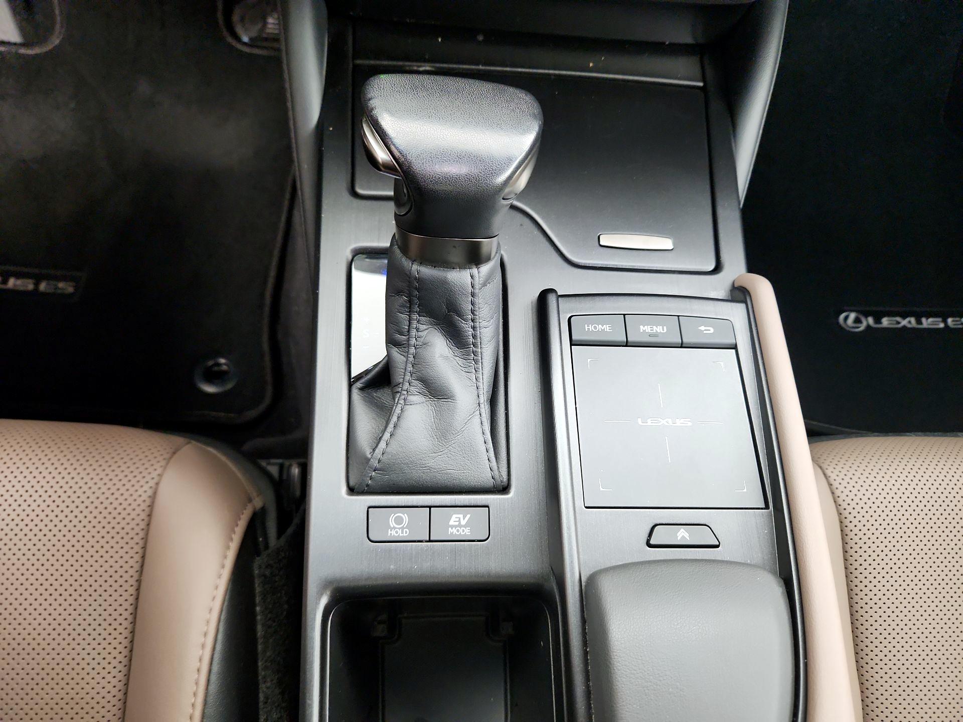 Thumbnail: 2022 Lexus ES - 16