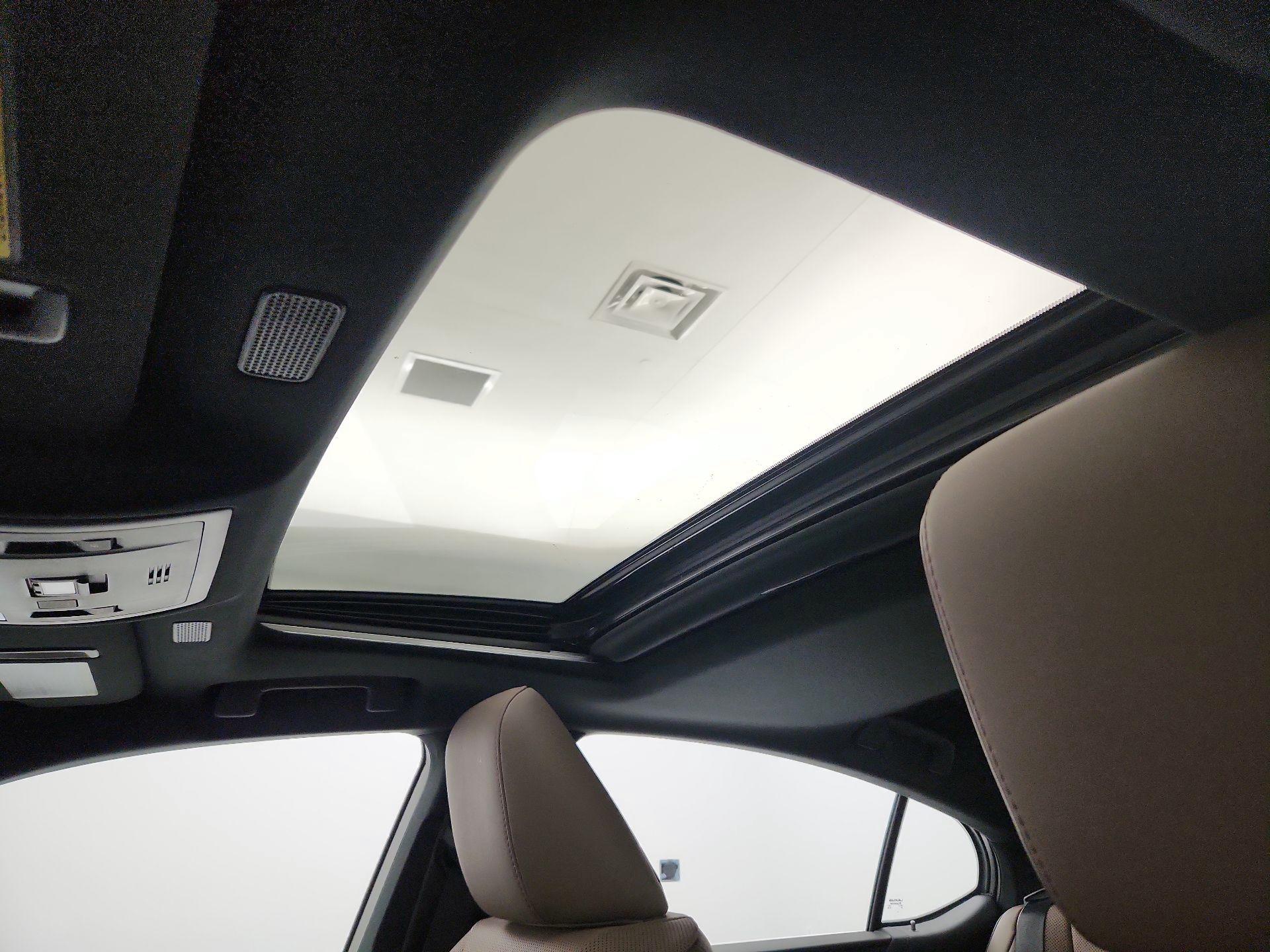 Thumbnail: 2022 Lexus ES - 18