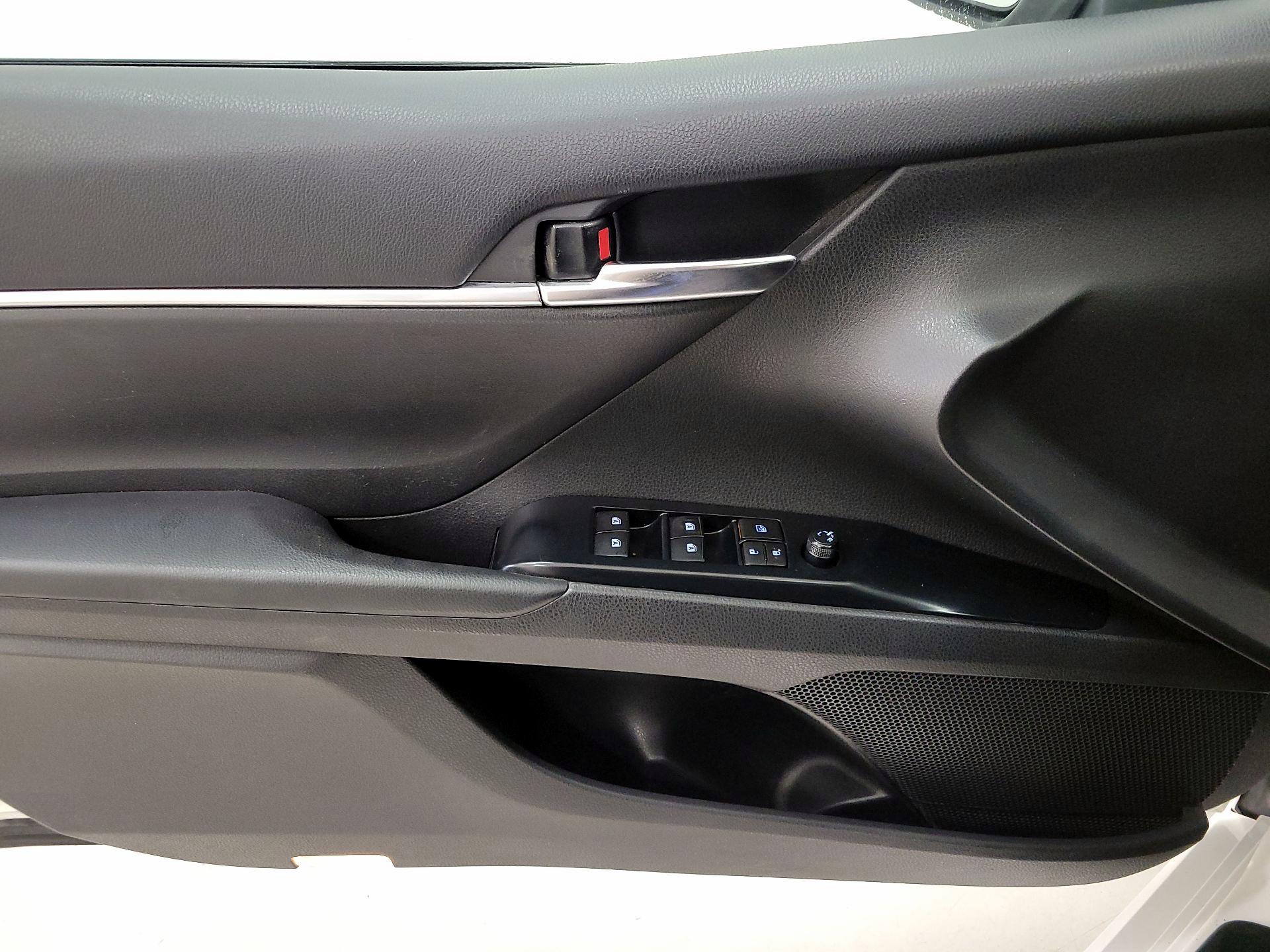 Thumbnail: 2019 Toyota Camry - 12