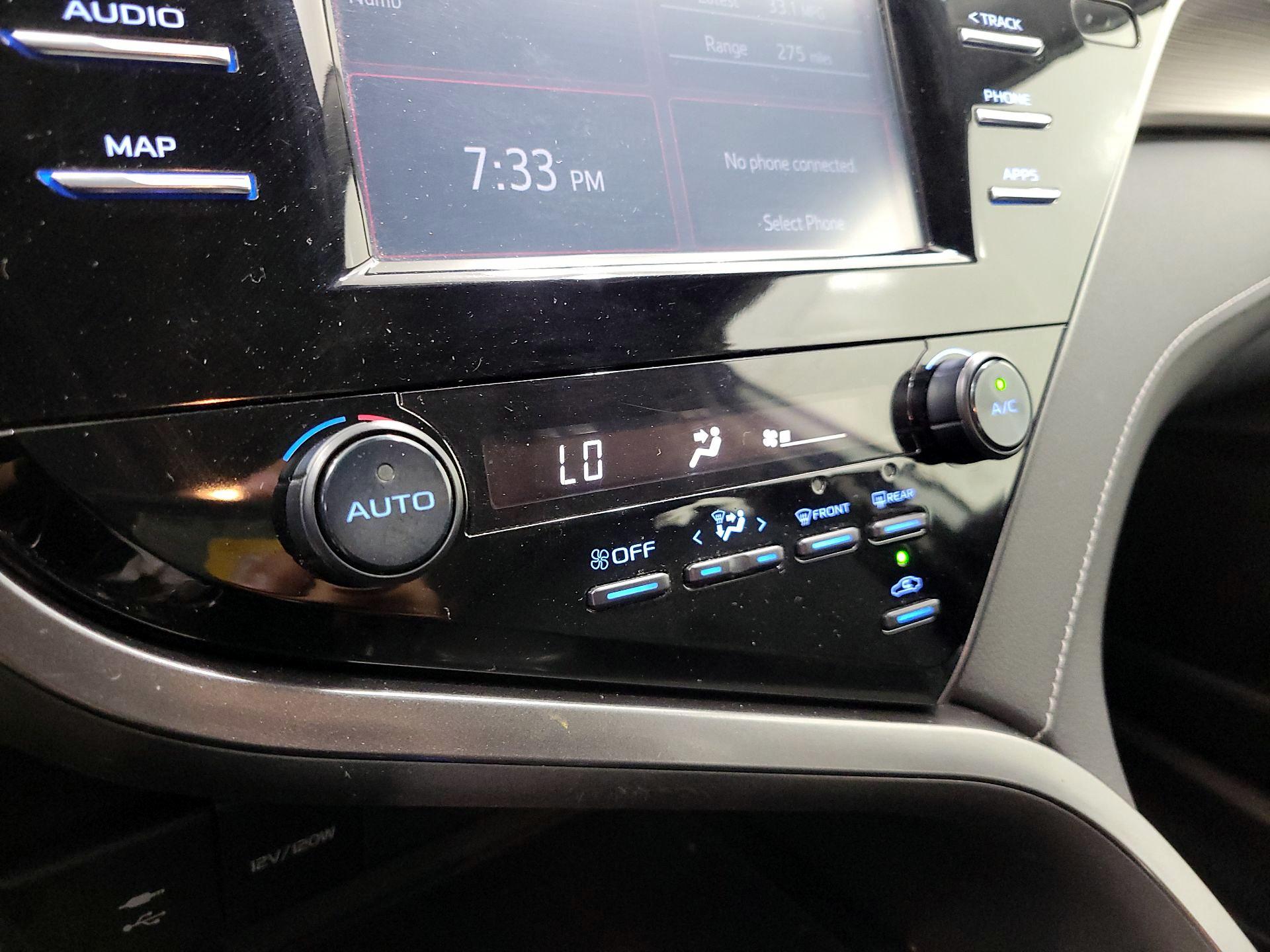 Thumbnail: 2019 Toyota Camry - 16