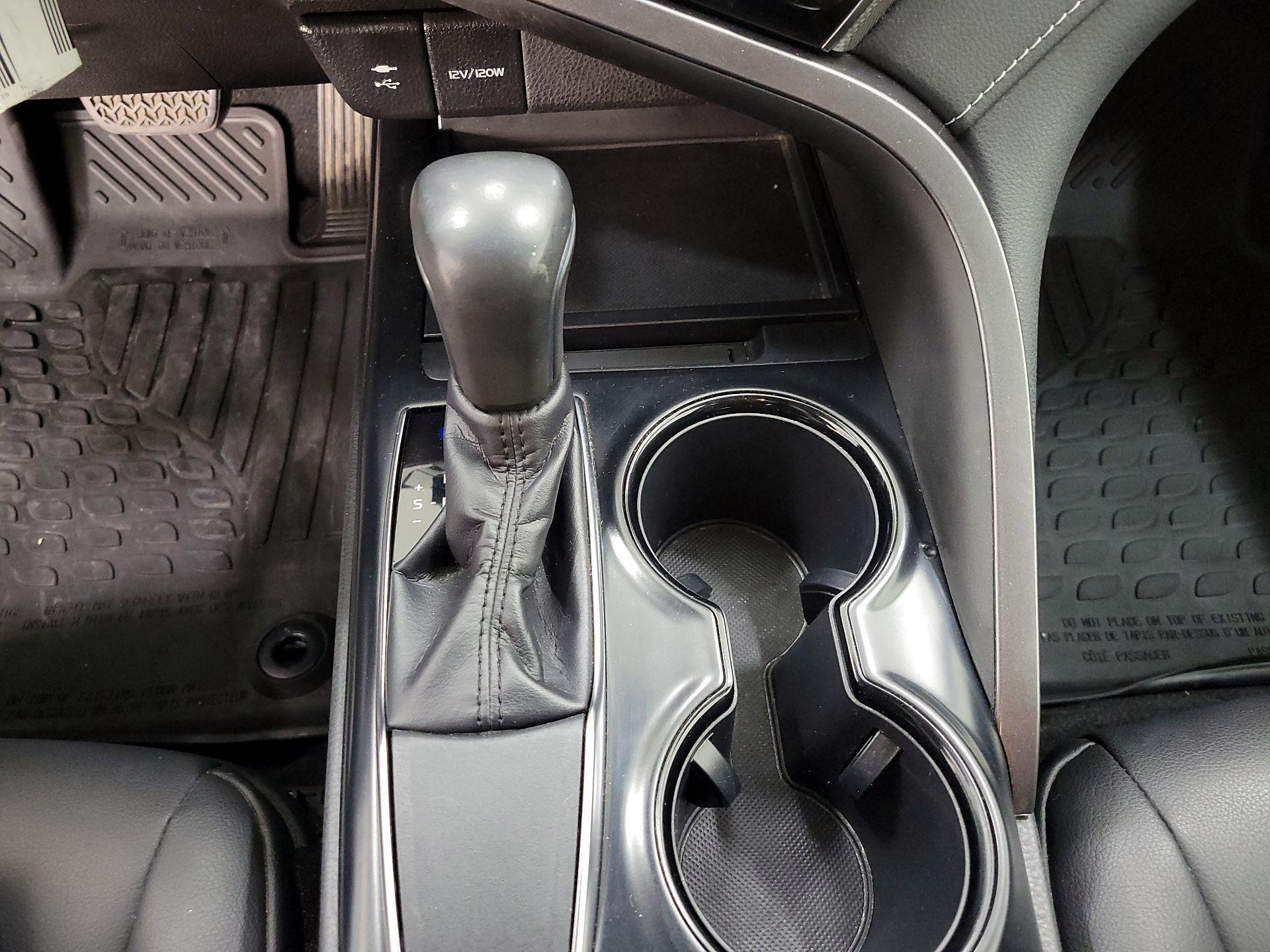 Thumbnail: 2019 Toyota Camry - 17